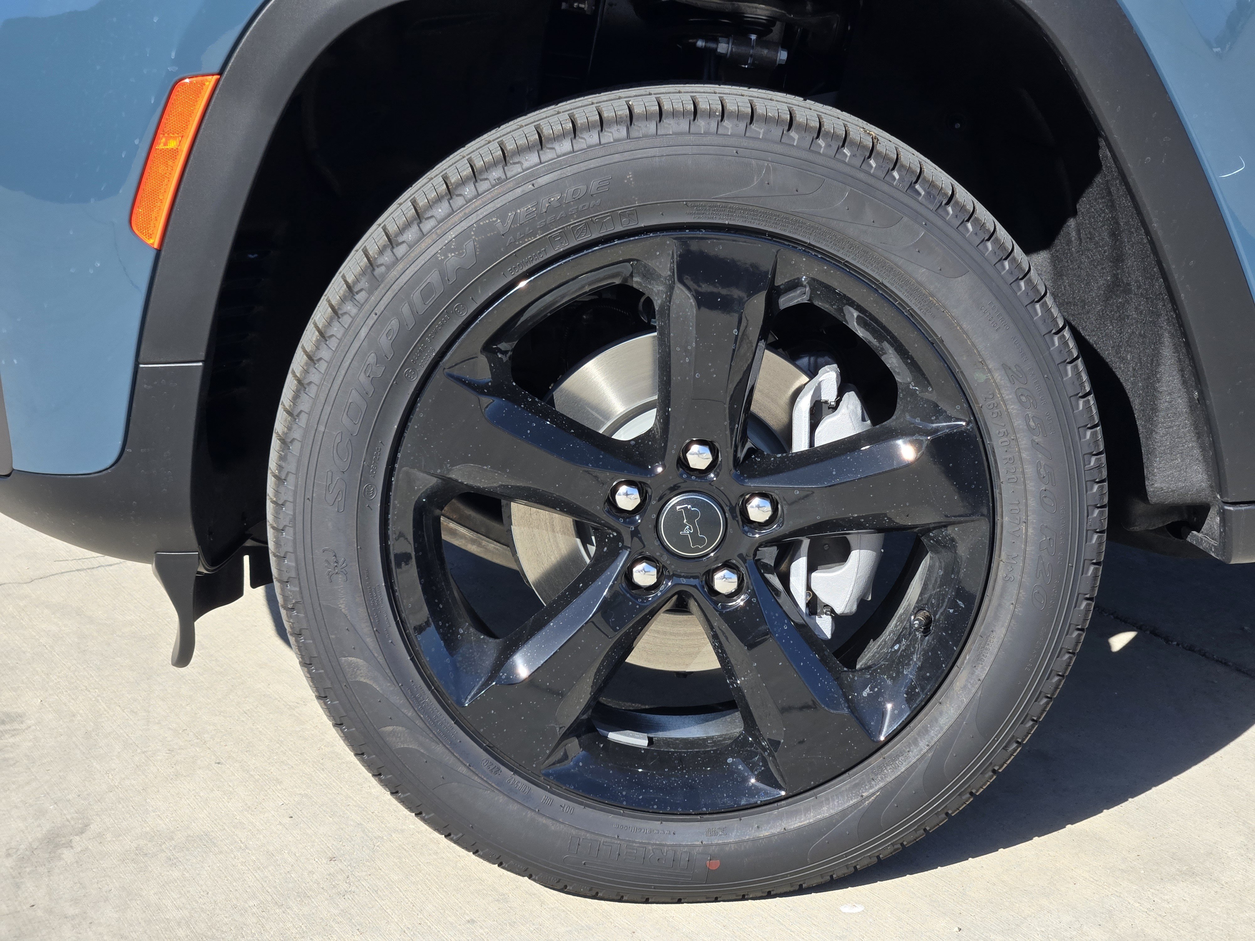 New 2027 Steel Blue Paint Jeep Limited image 9