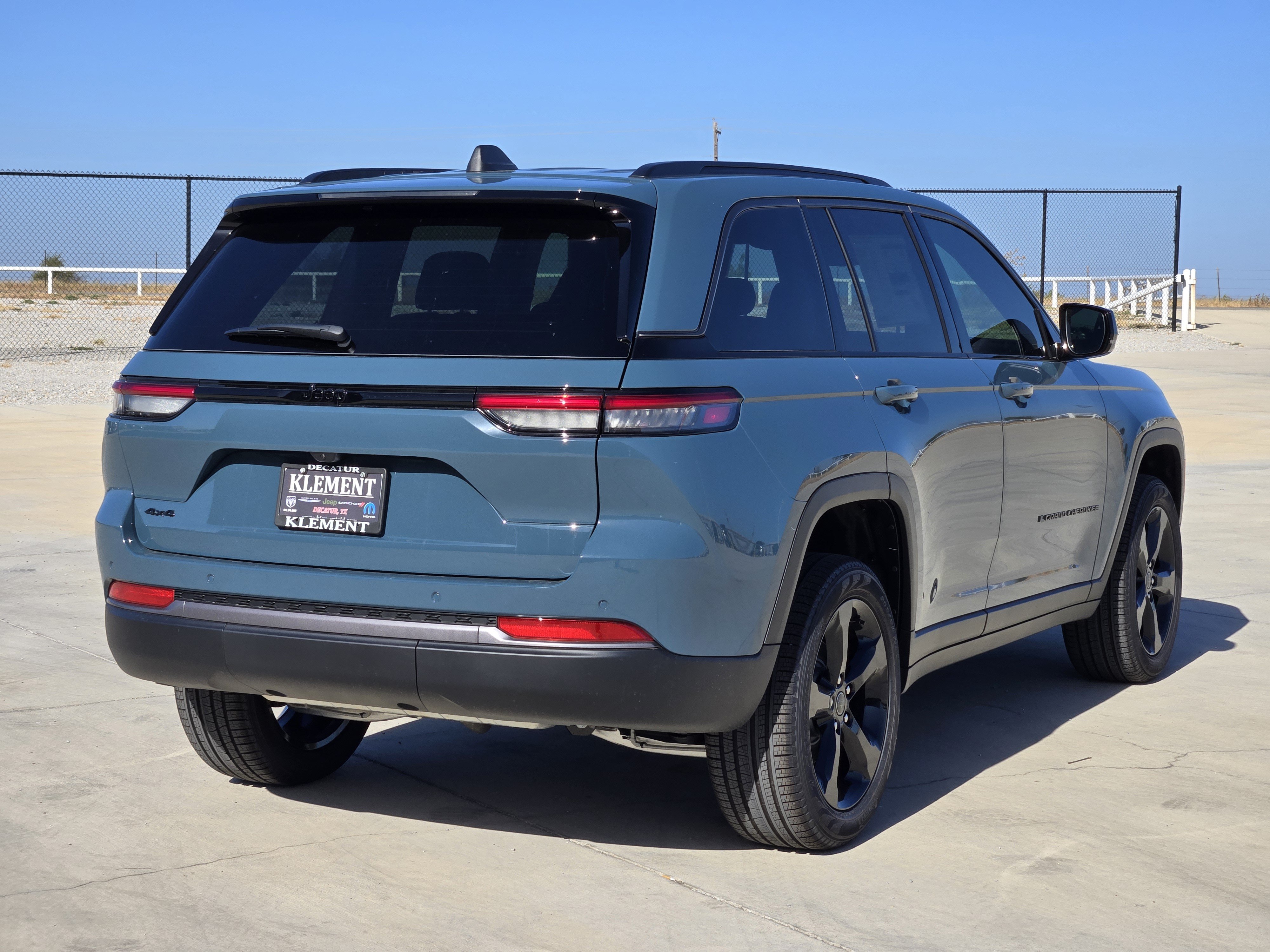 New 2027 Steel Blue Paint Jeep Limited image 5