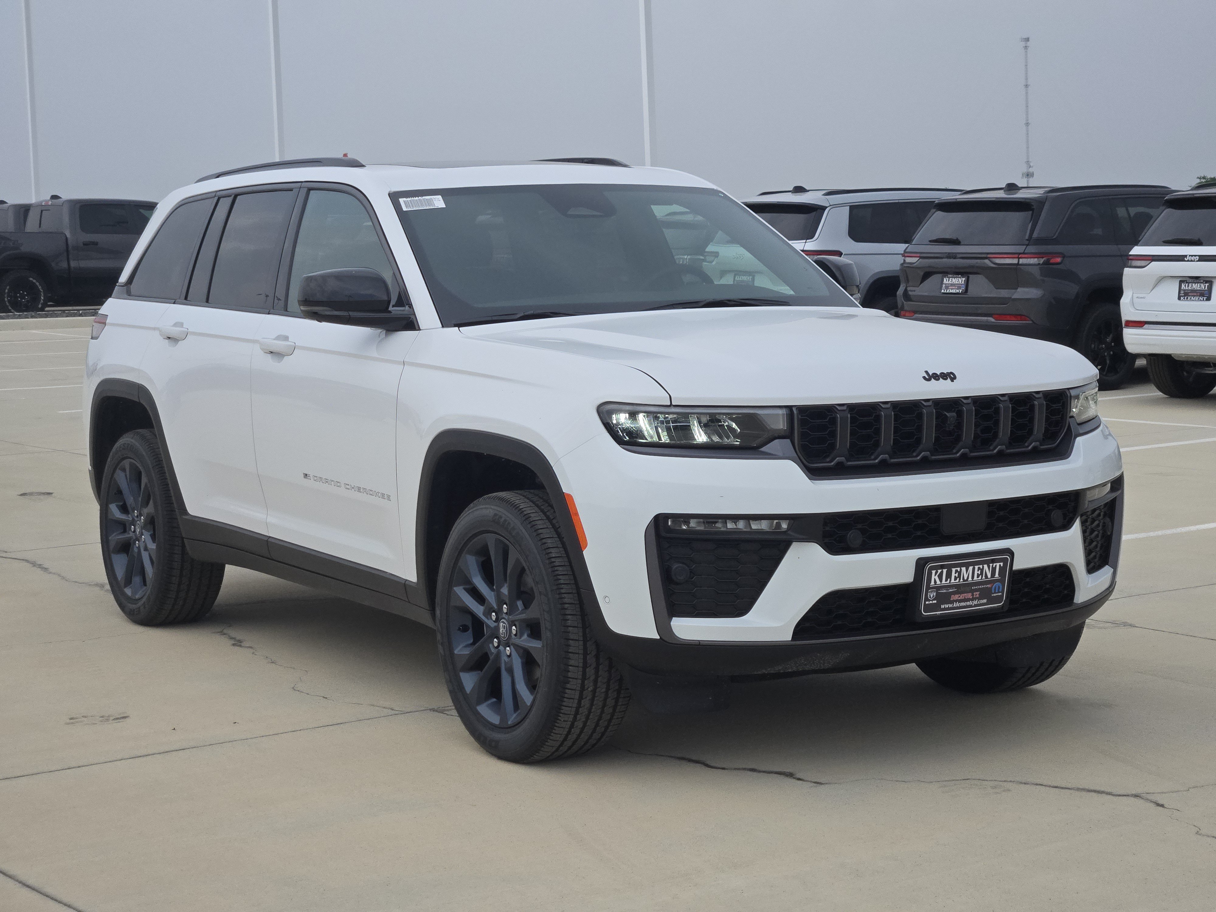 New 2026 Bright White Clear-Coat Exterior Paint Jeep 85th Anniversay Edition 4x4 image 3