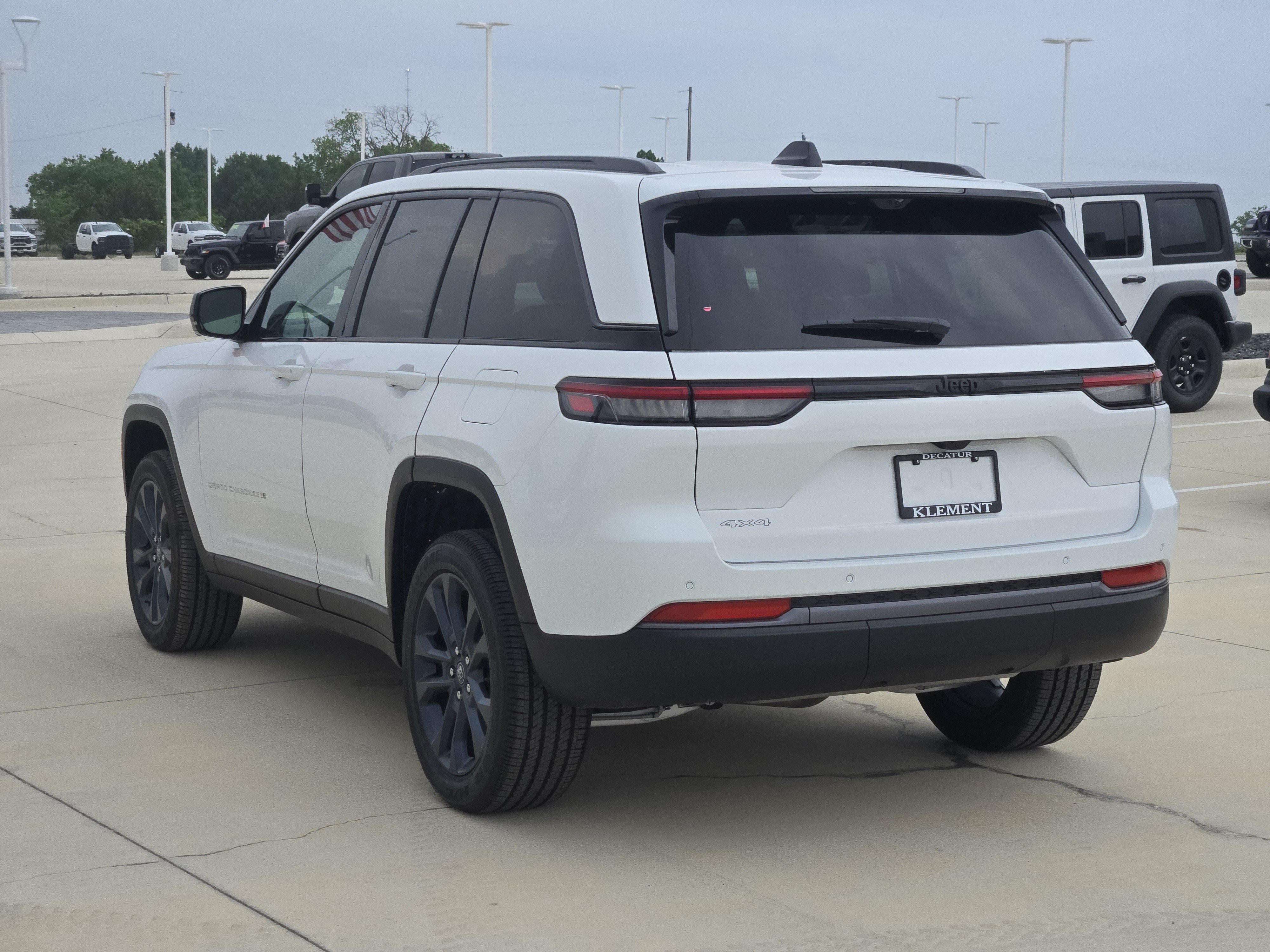 New 2026 Bright White Clear-Coat Exterior Paint Jeep 85th Anniversay Edition 4x4 image 4