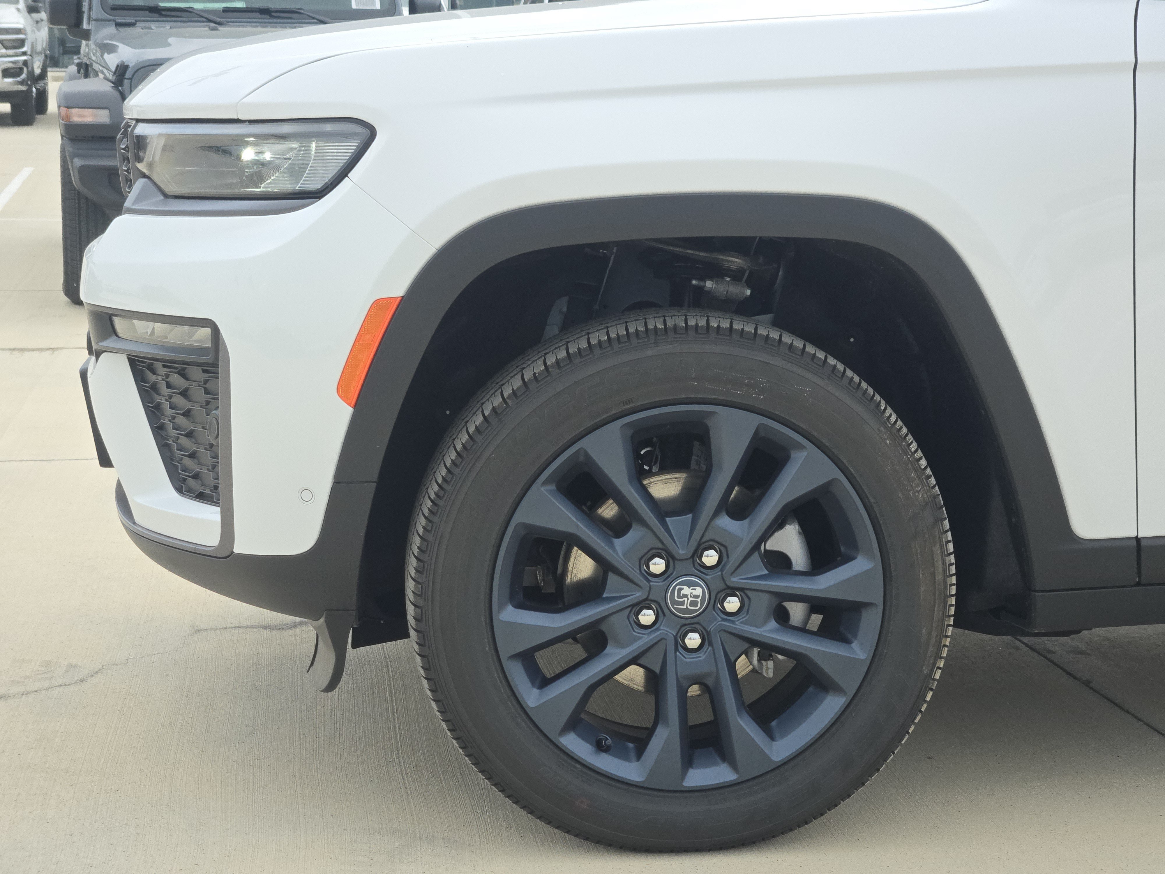 New 2026 Bright White Clear-Coat Exterior Paint Jeep 85th Anniversay Edition 4x4 image 6