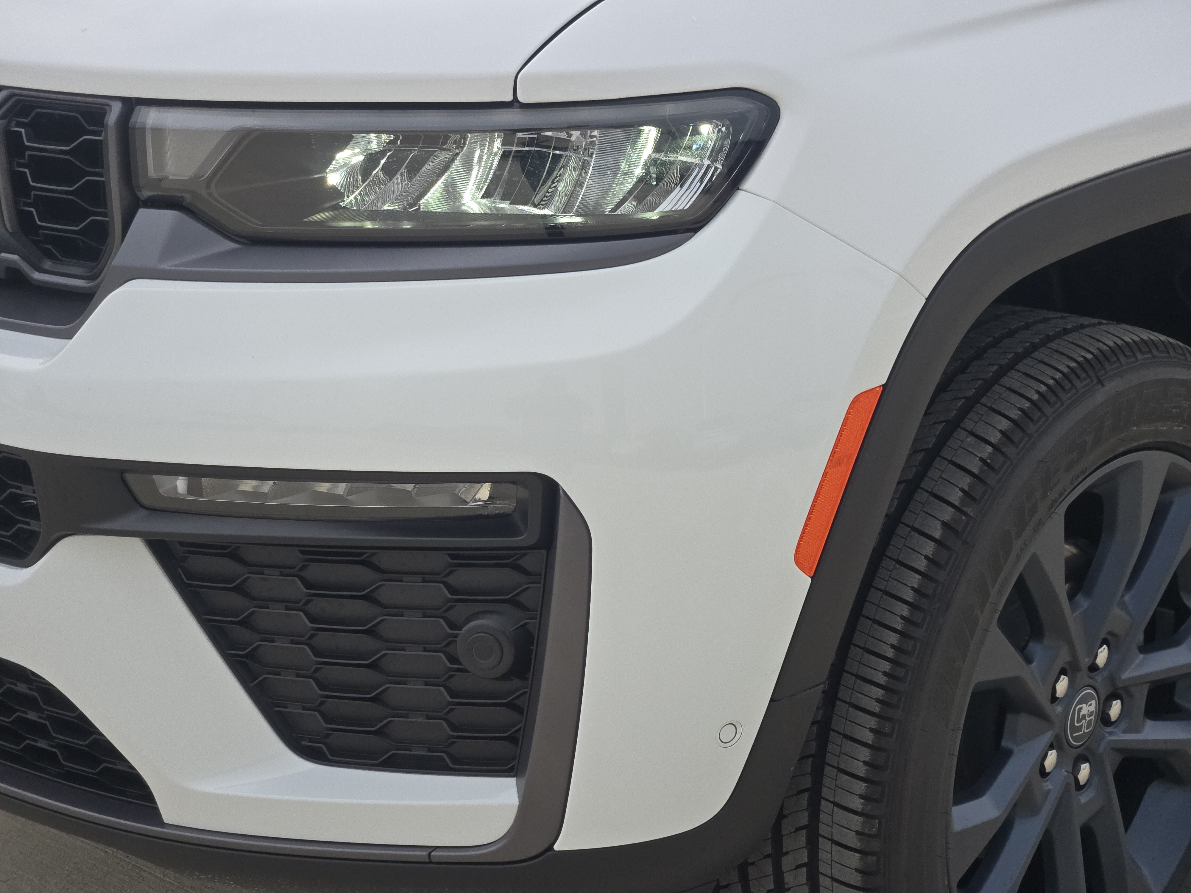 New 2026 Bright White Clear-Coat Exterior Paint Jeep 85th Anniversay Edition 4x4 image 7