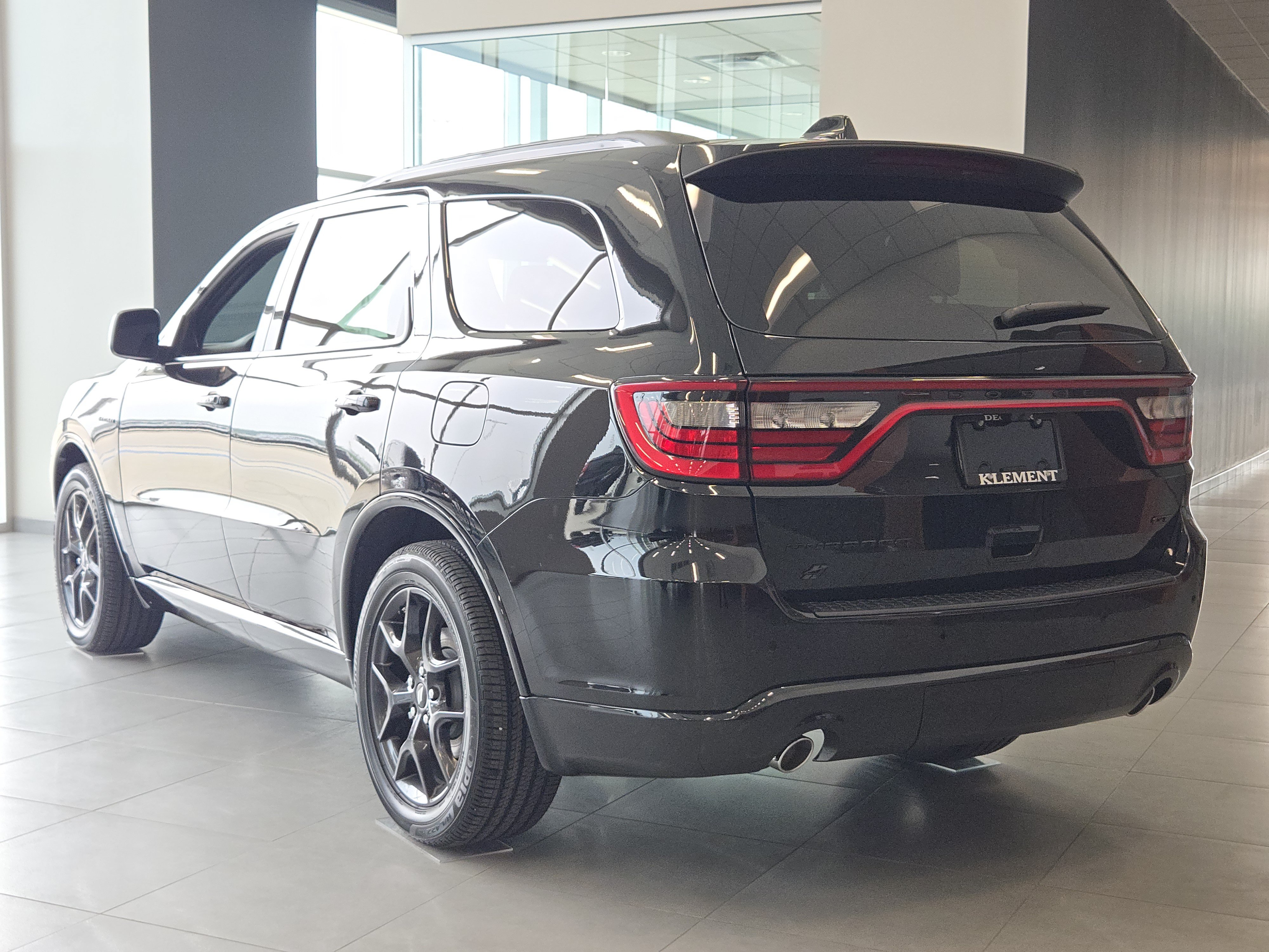 New 2026 Diamond Black Clear-Coat Exterior Paint Dodge GT AWD HEMI V8 image 3
