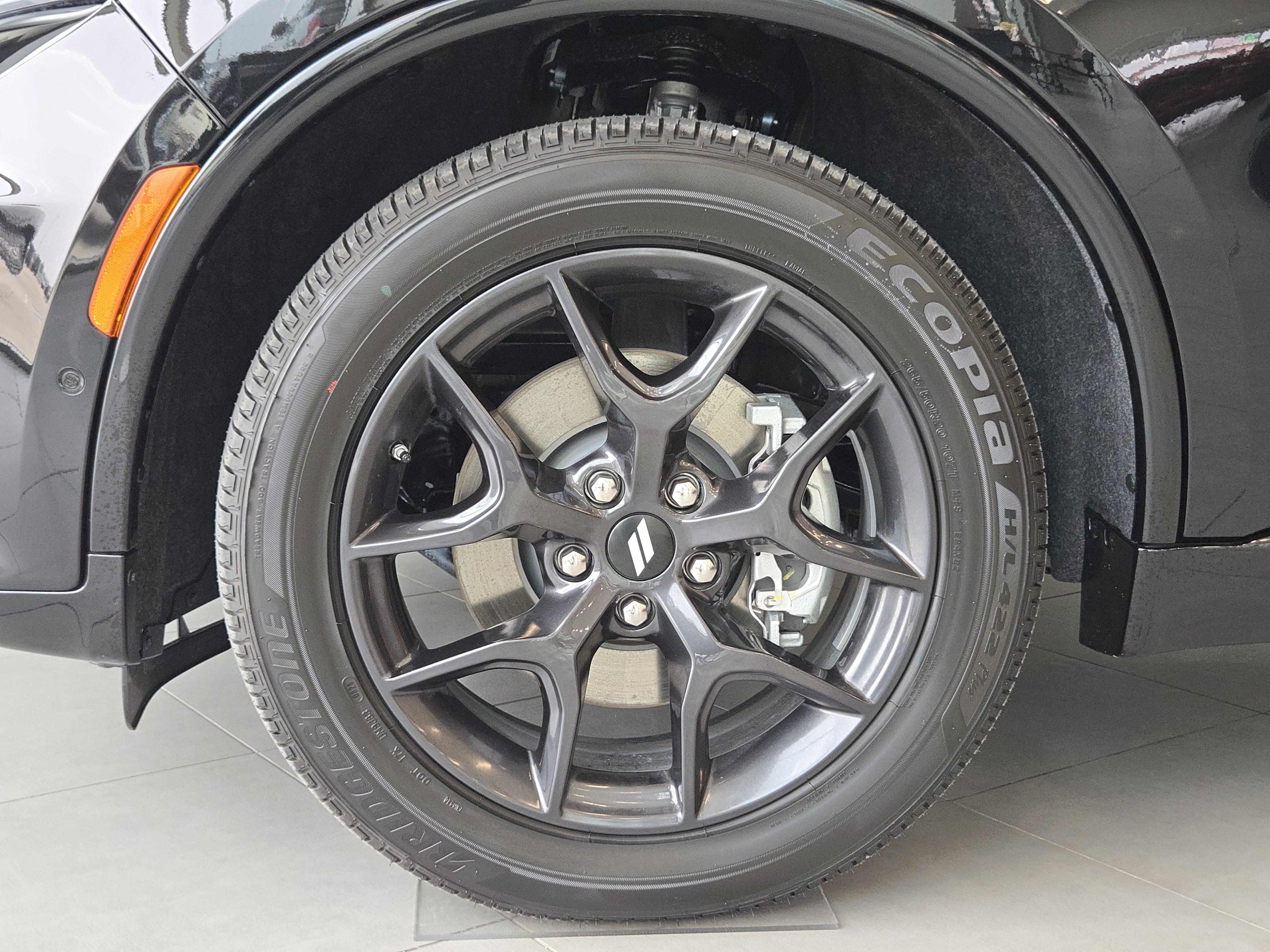 New 2026 Diamond Black Clear-Coat Exterior Paint Dodge GT AWD HEMI V8 image 9
