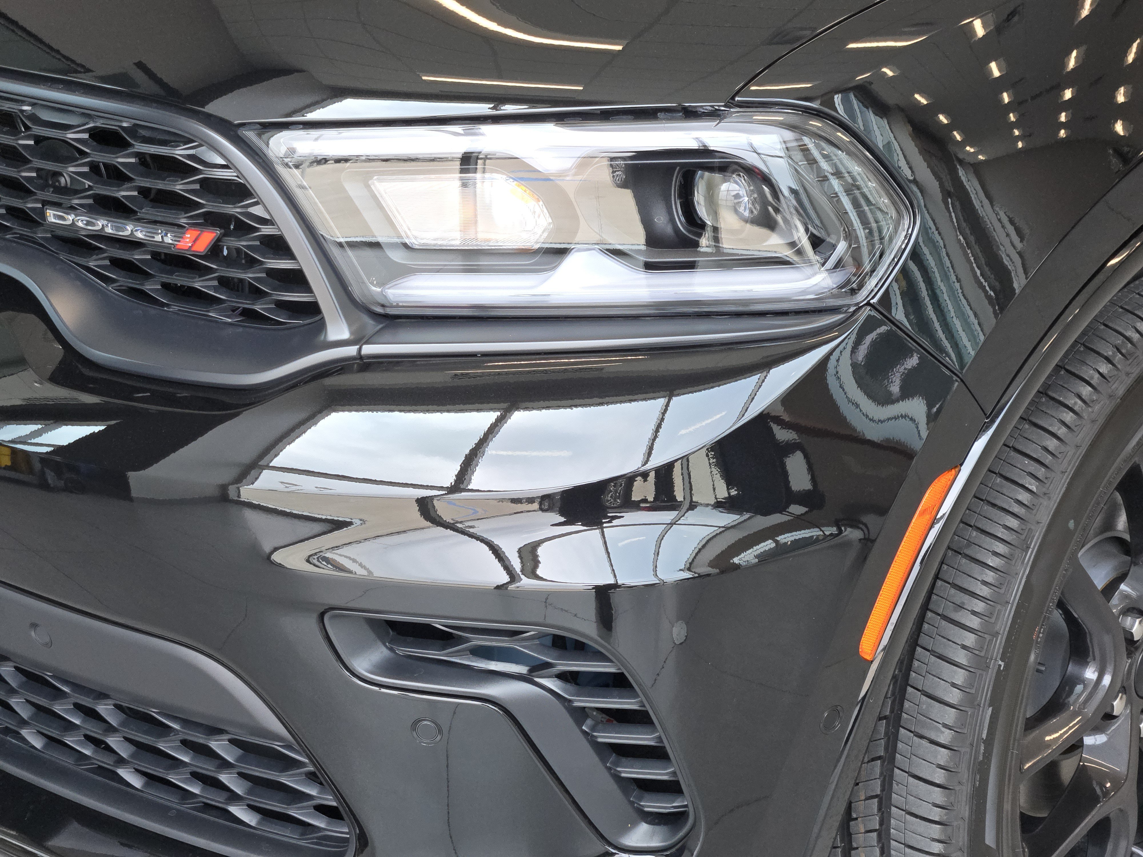 New 2026 Diamond Black Clear-Coat Exterior Paint Dodge GT AWD HEMI V8 image 5