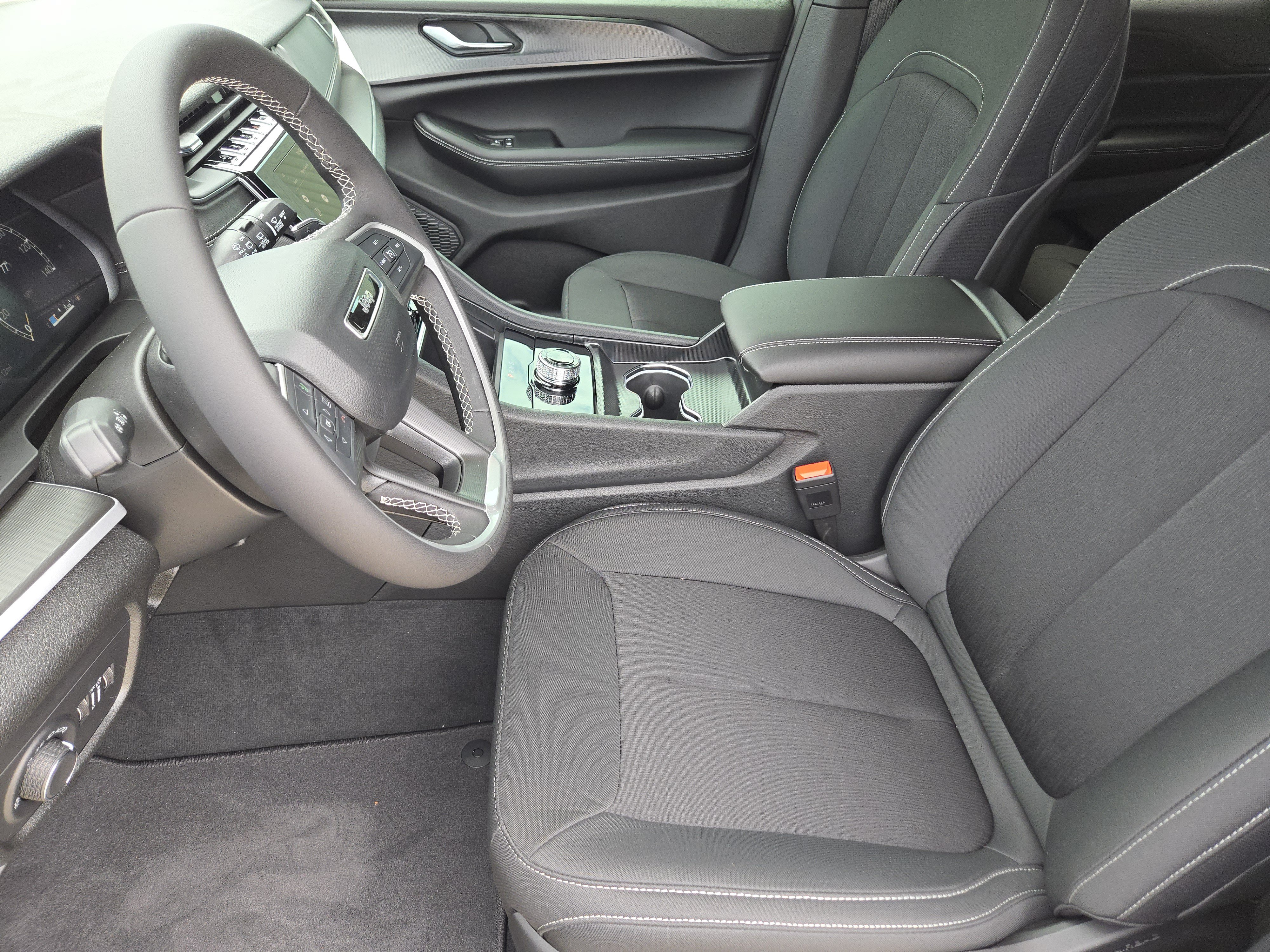 New 2026 Silver Zynith Exterior Paint Jeep Laredo 4x4 image 10