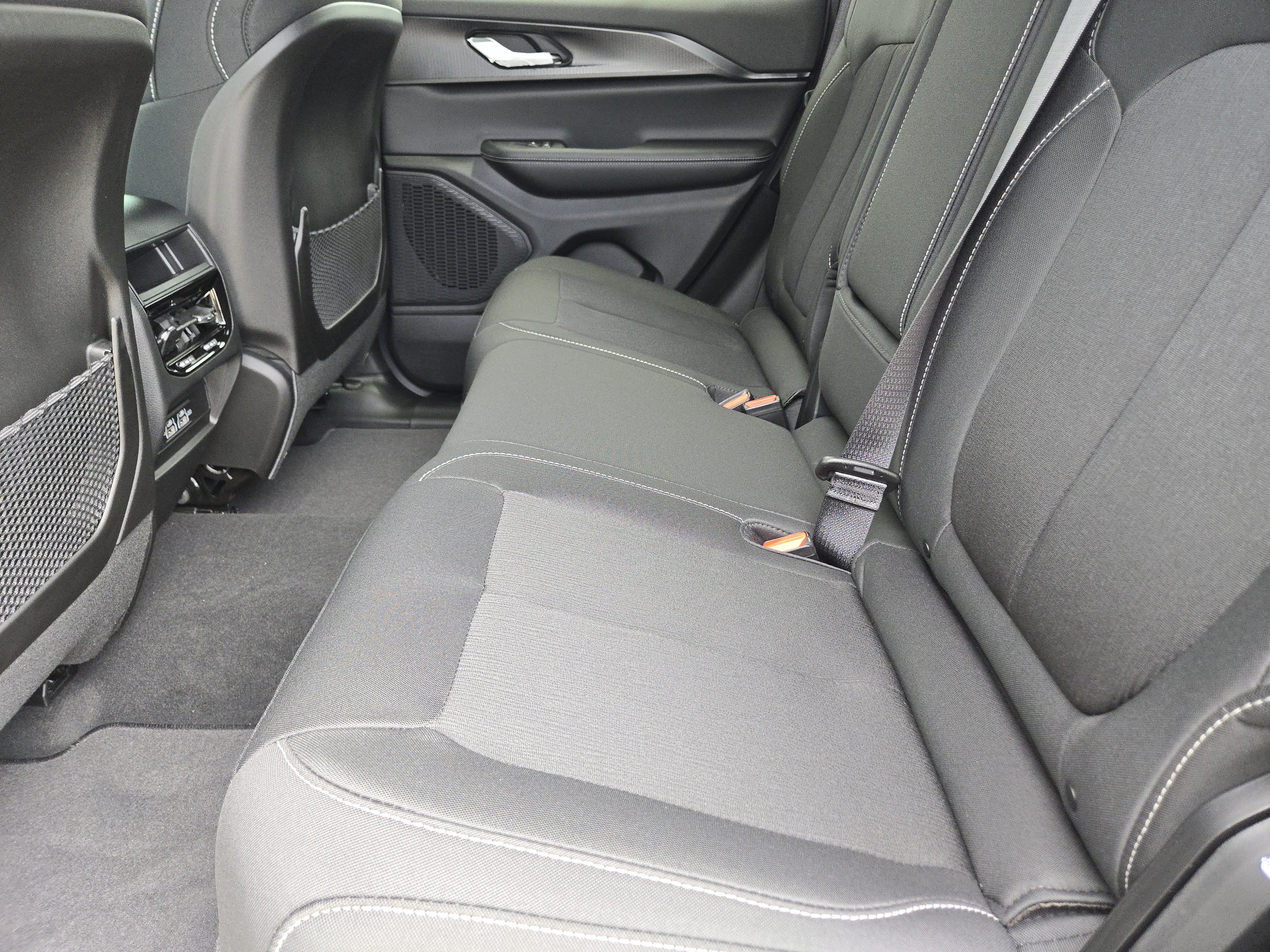 New 2026 Silver Zynith Exterior Paint Jeep Laredo 4x4 image 19