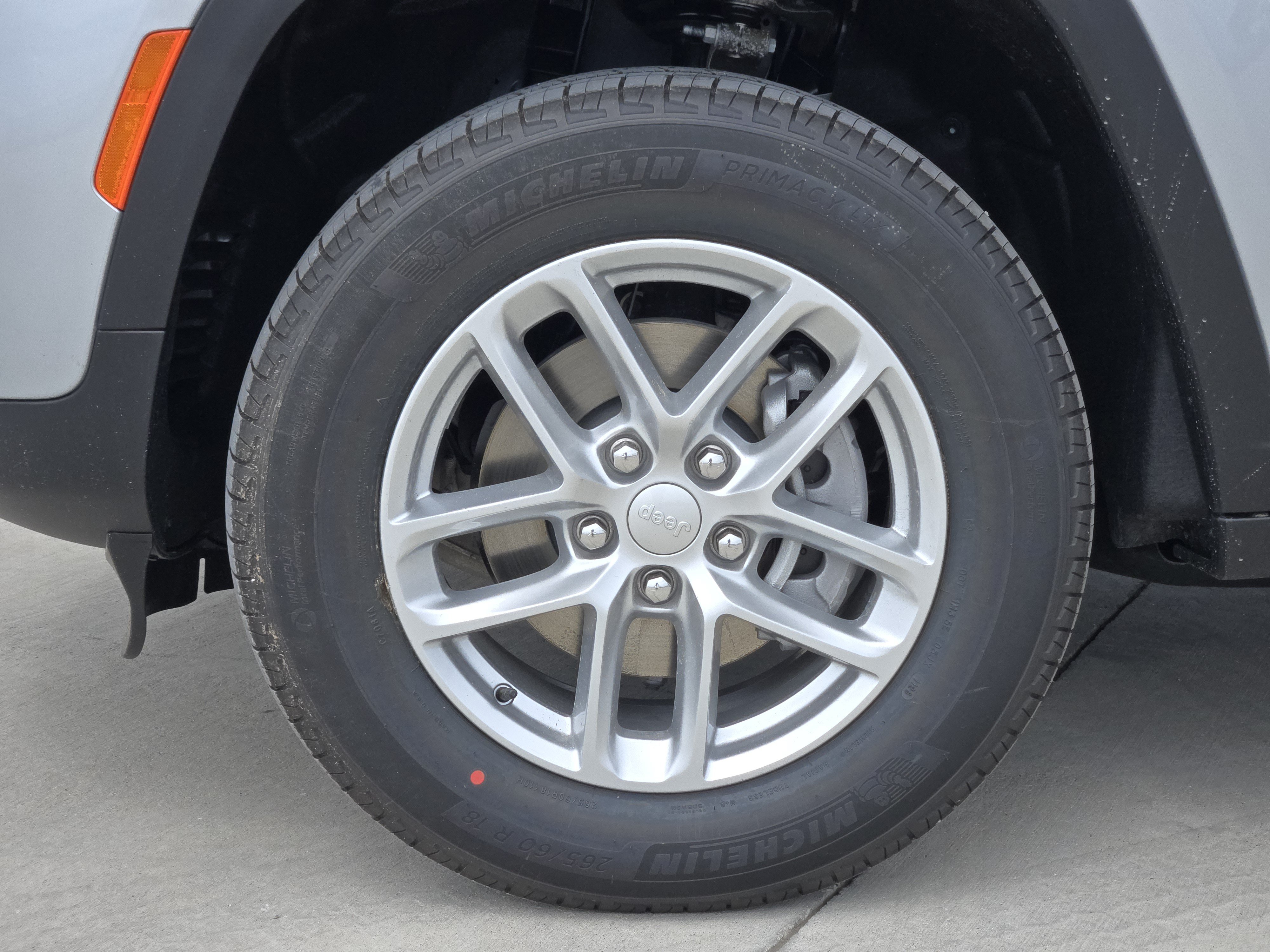 New 2026 Silver Zynith Exterior Paint Jeep Laredo 4x4 image 9