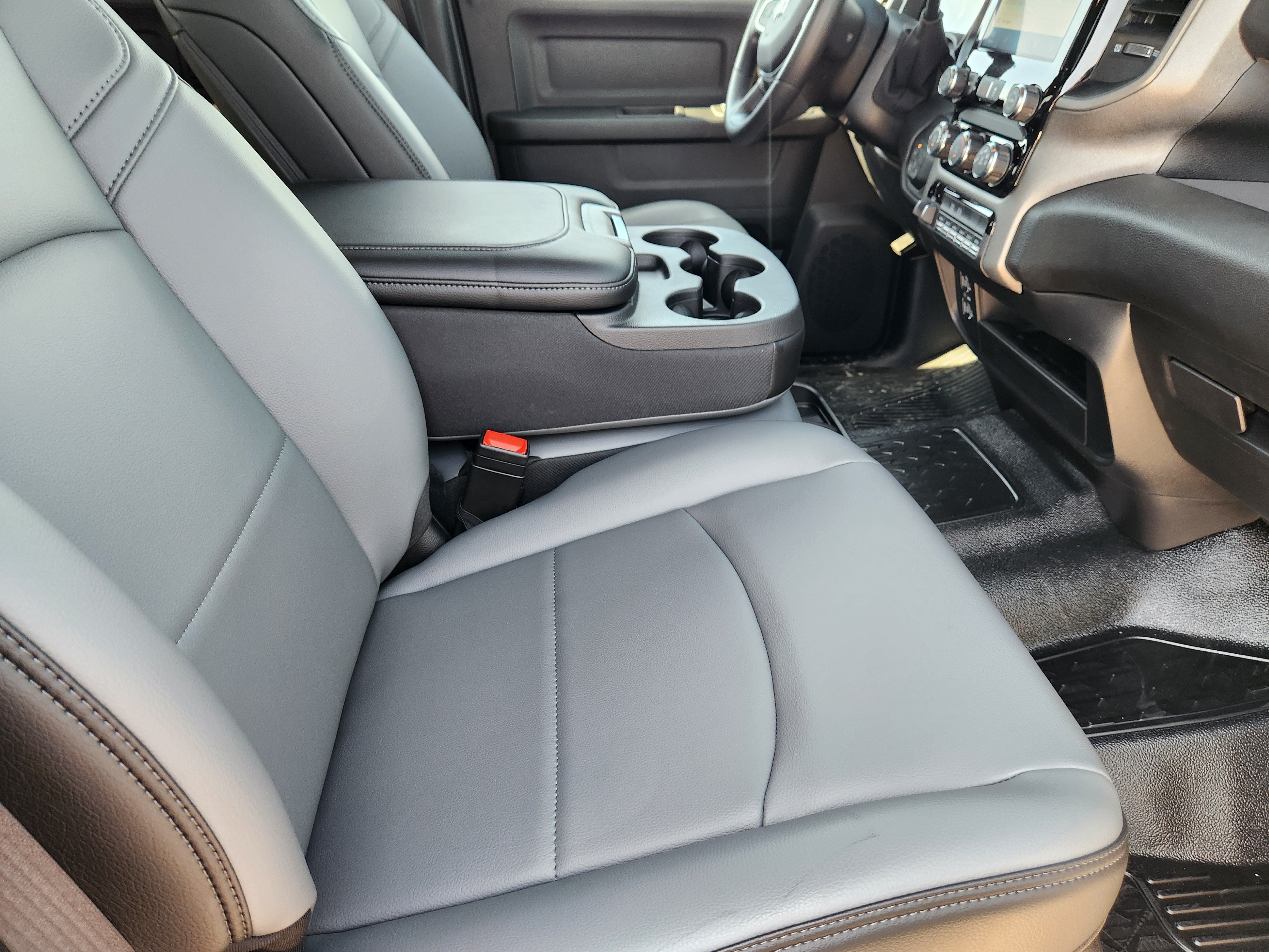 New 2026 Bright White Clear-Coat Exterior Paint RAM Tradesman/Big Horn image 12
