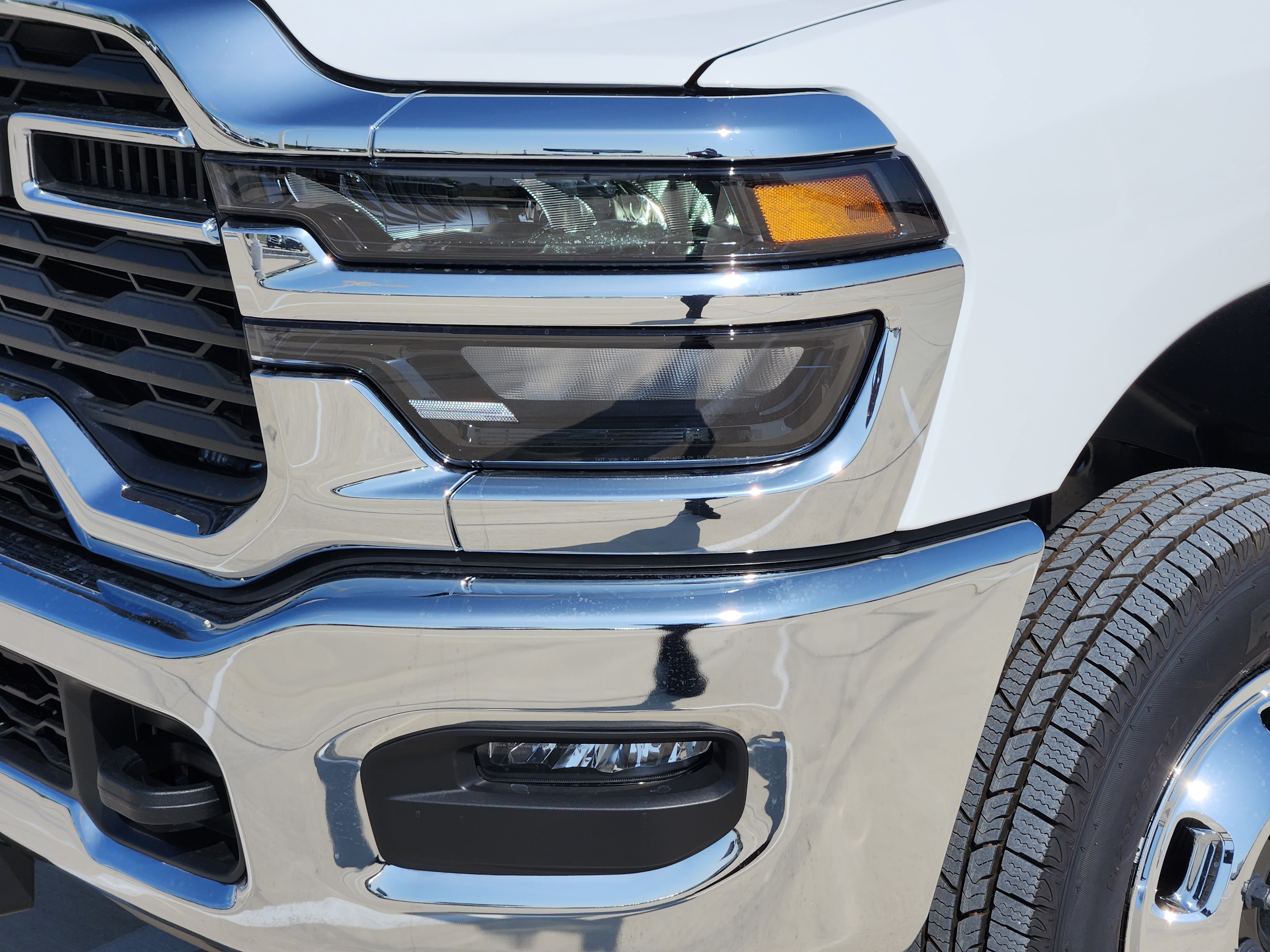 New 2026 Bright White Clear-Coat Exterior Paint RAM Tradesman/Big Horn image 7