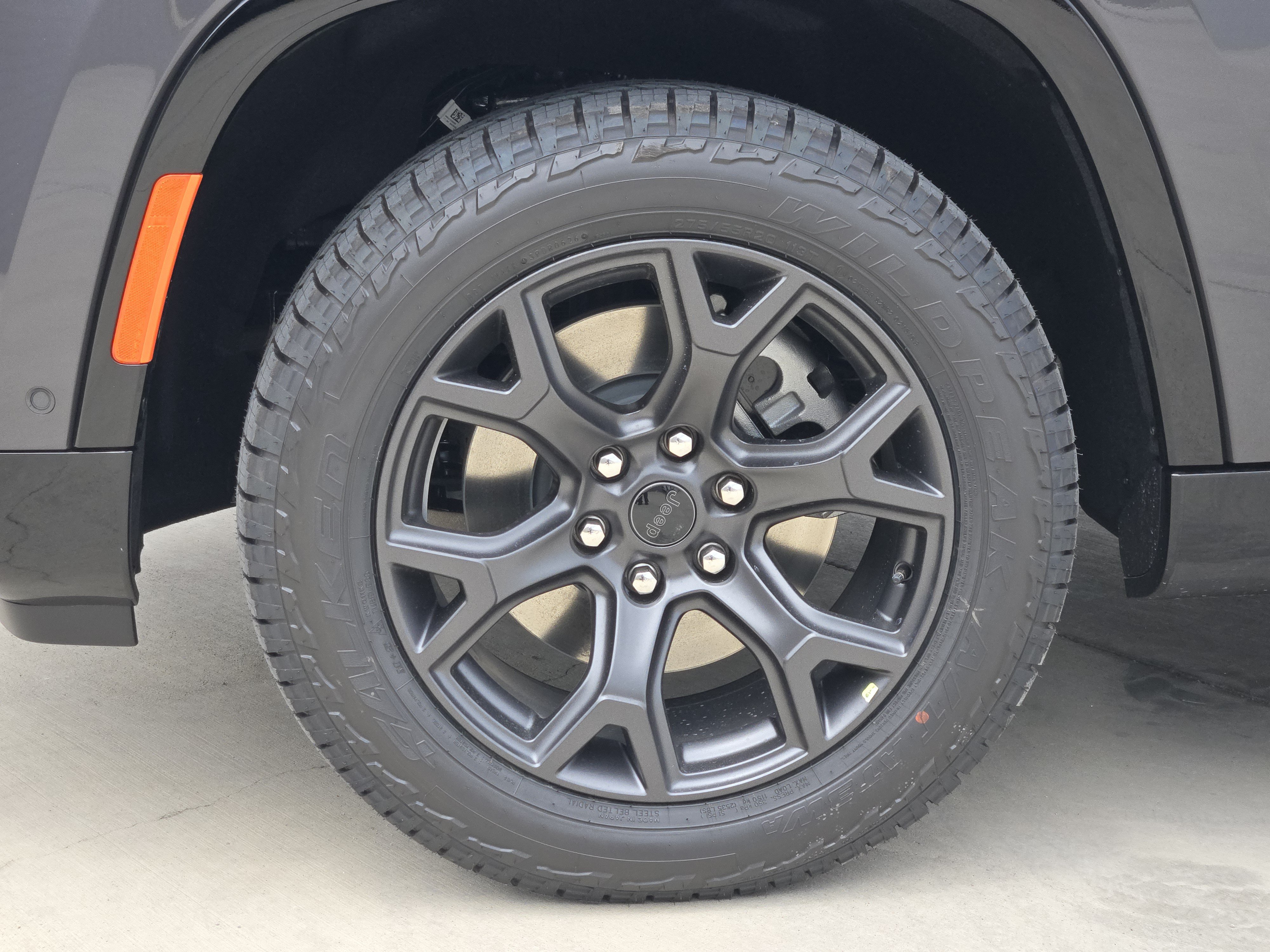 New 2026 Baltic-Gray Metallic Clear-Coat Exterior Paint Jeep Upland 4x4 image 9