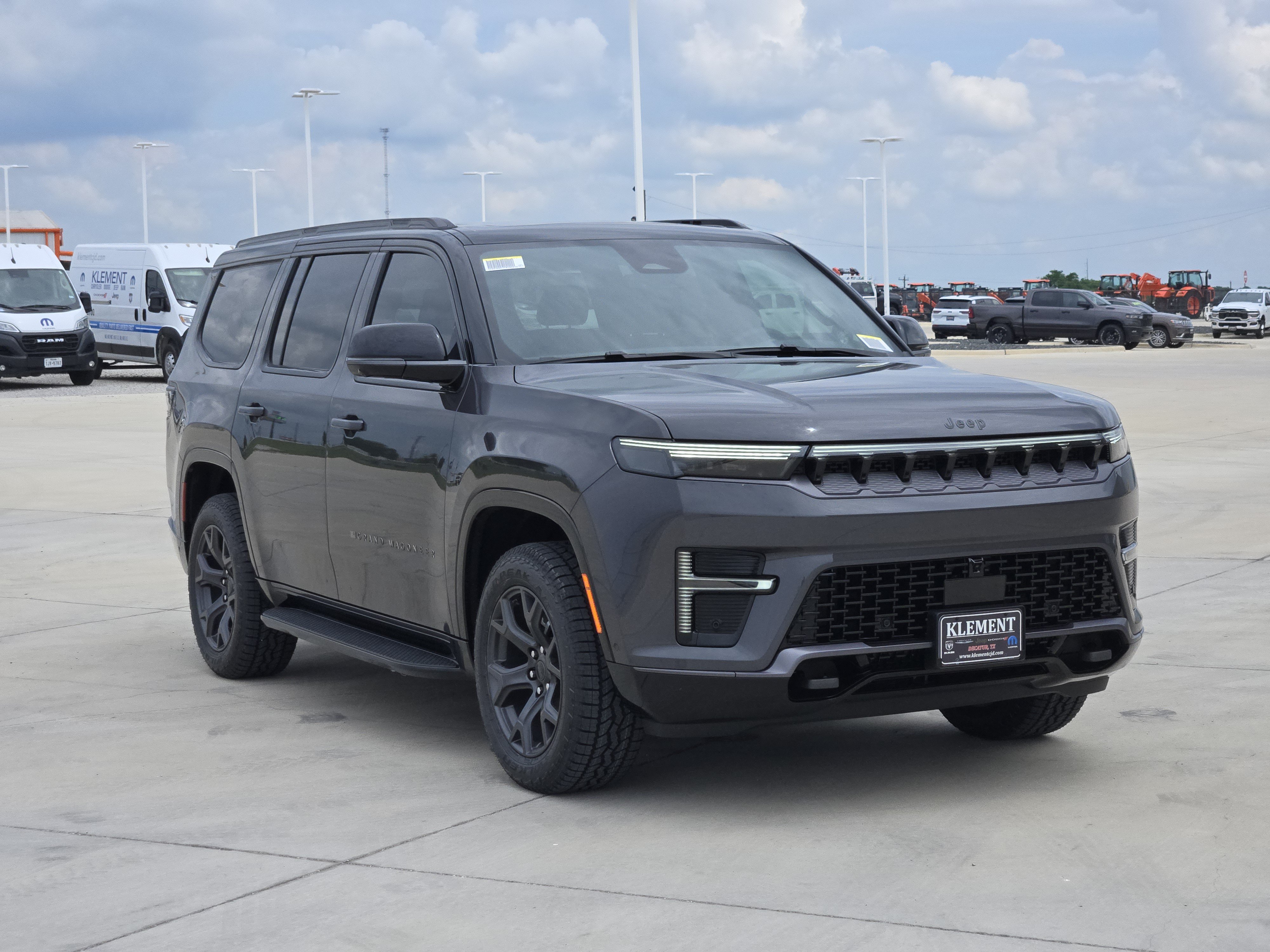 New 2026 Baltic-Gray Metallic Clear-Coat Exterior Paint Jeep Upland 4x4 image 3