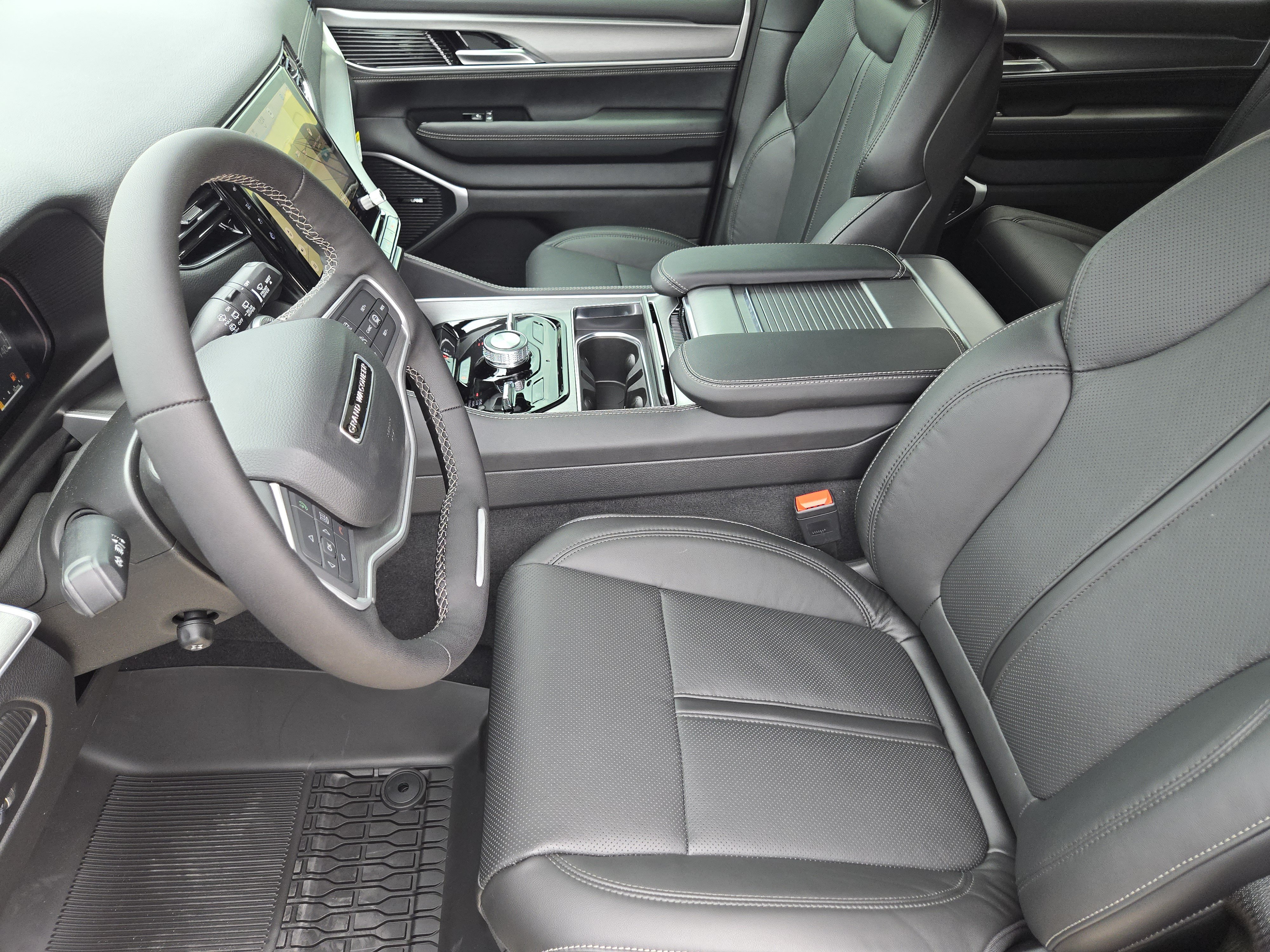 New 2026 Baltic-Gray Metallic Clear-Coat Exterior Paint Jeep Upland 4x4 image 10