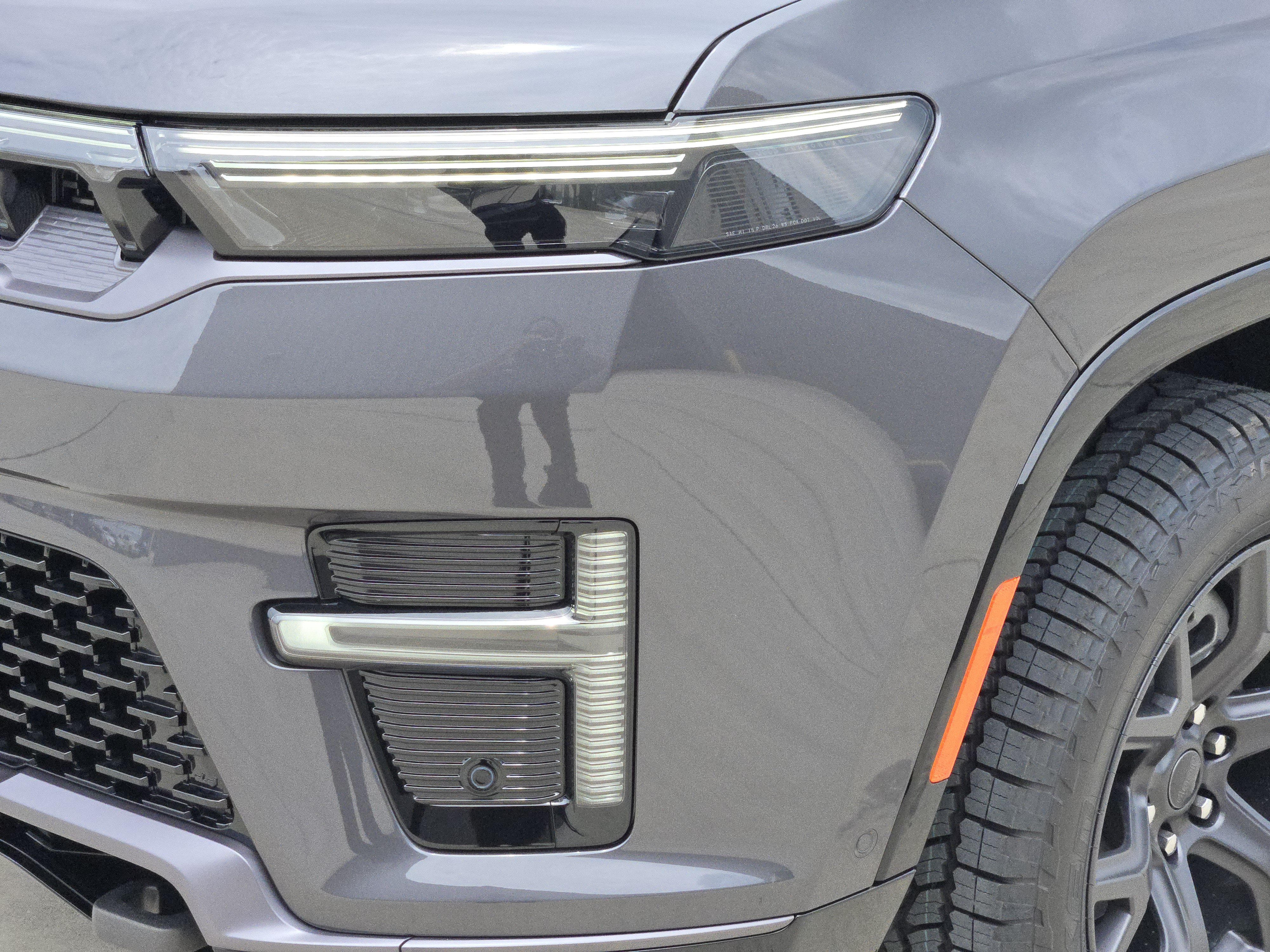 New 2026 Baltic-Gray Metallic Clear-Coat Exterior Paint Jeep Upland 4x4 image 7