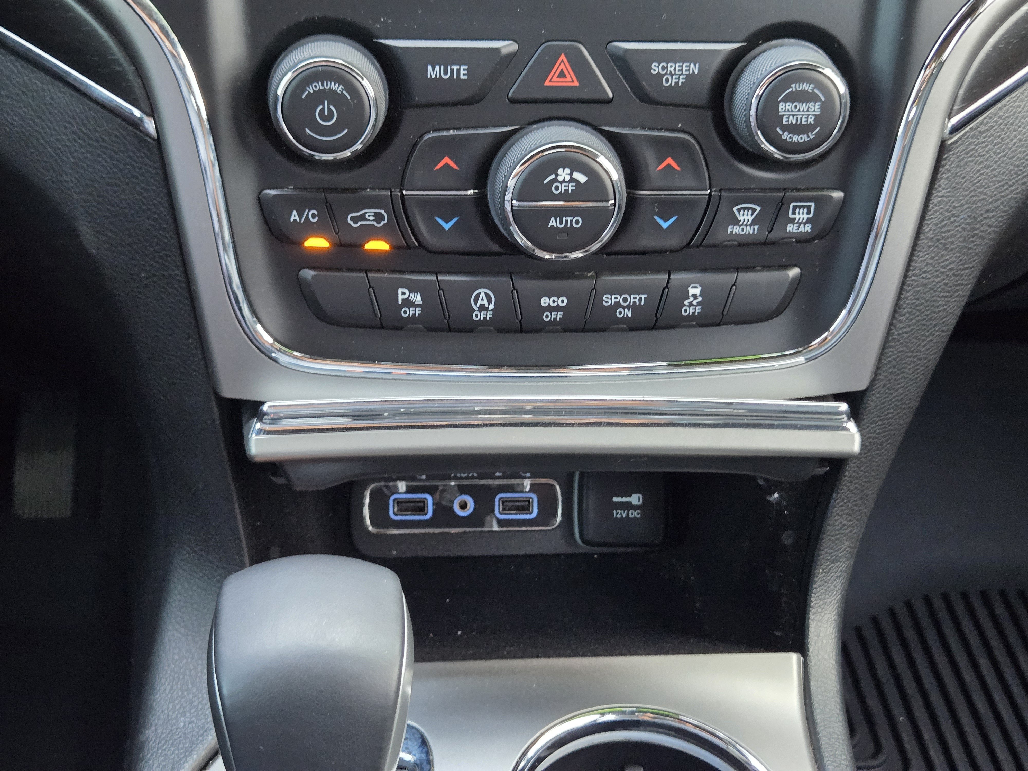 Used 2018 Granite Crystal Metallic Clear Coat Jeep Limited image 21