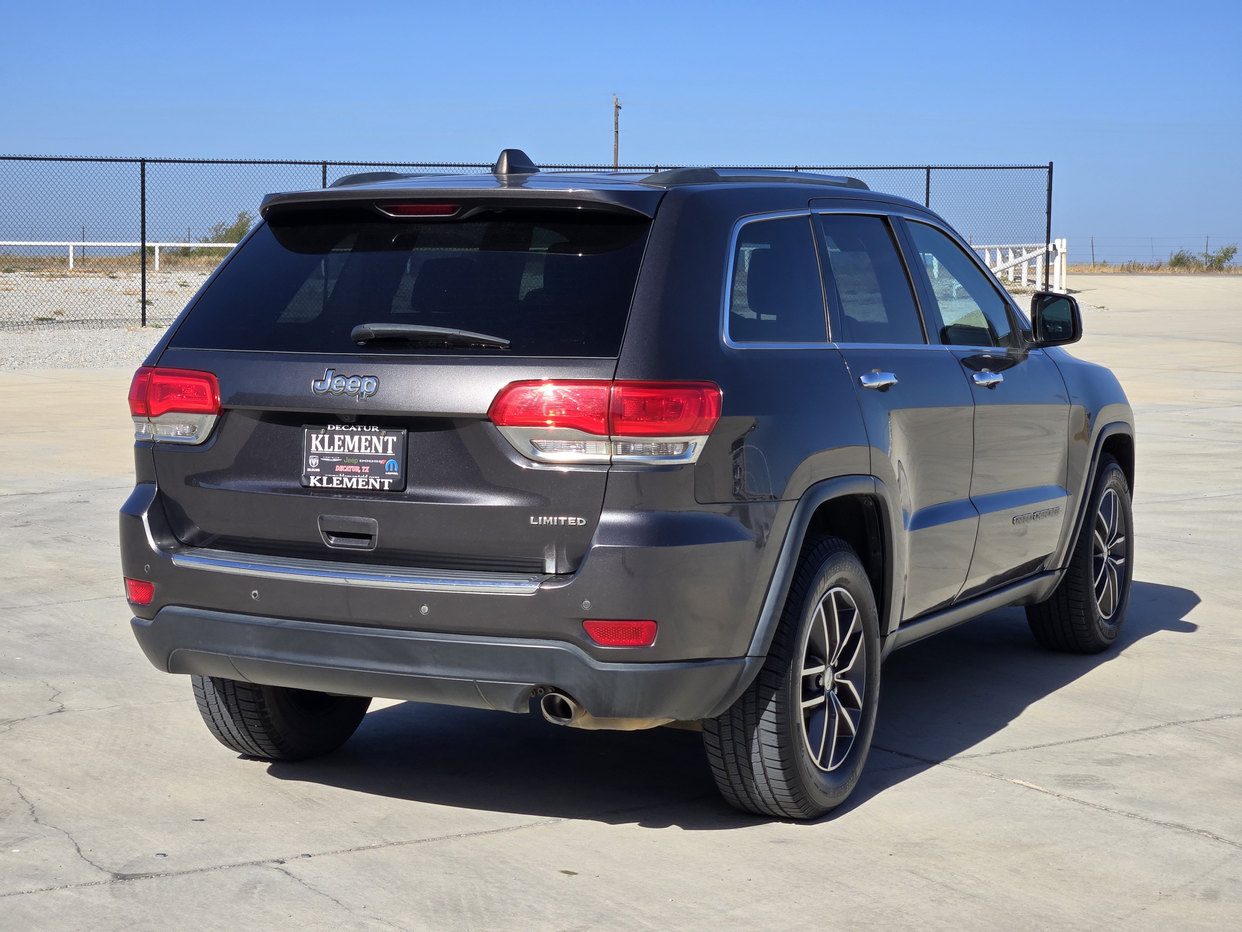 Used 2018 Granite Crystal Metallic Clear Coat Jeep Limited image 8