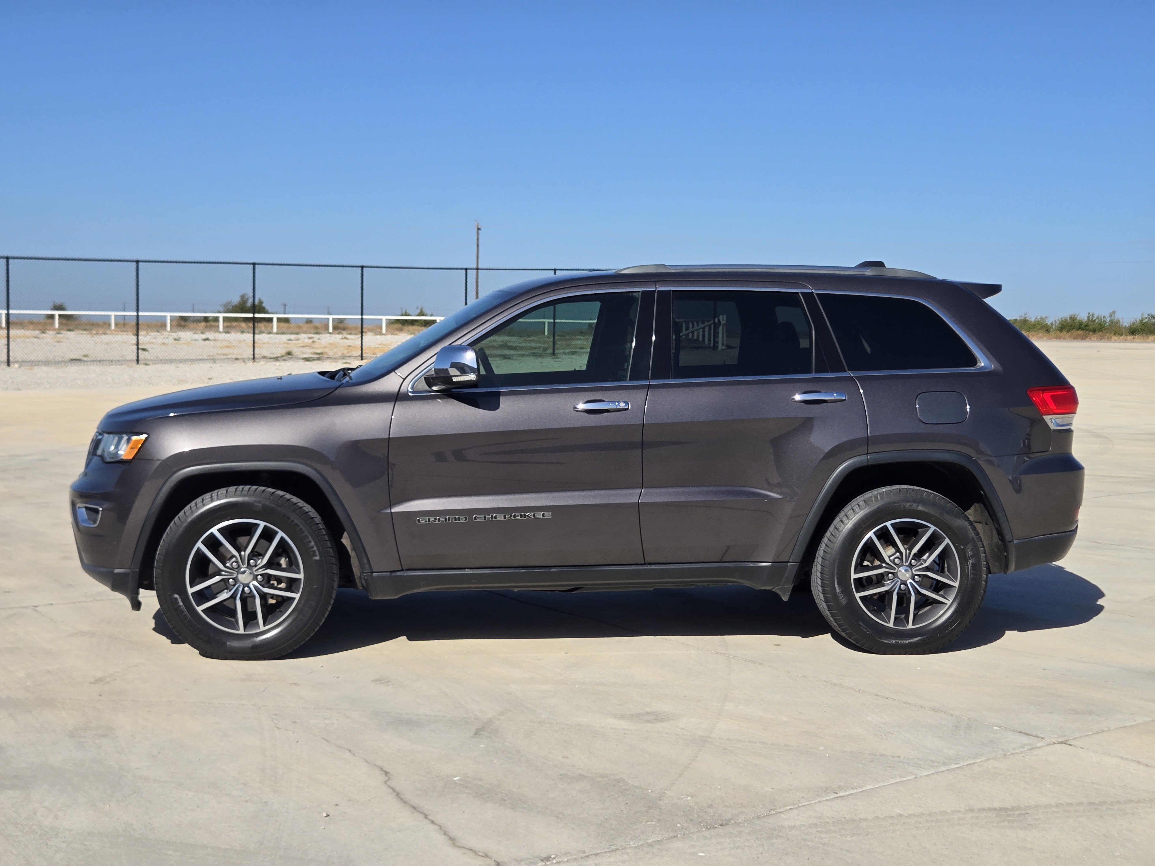 Used 2018 Granite Crystal Metallic Clear Coat Jeep Limited image 5