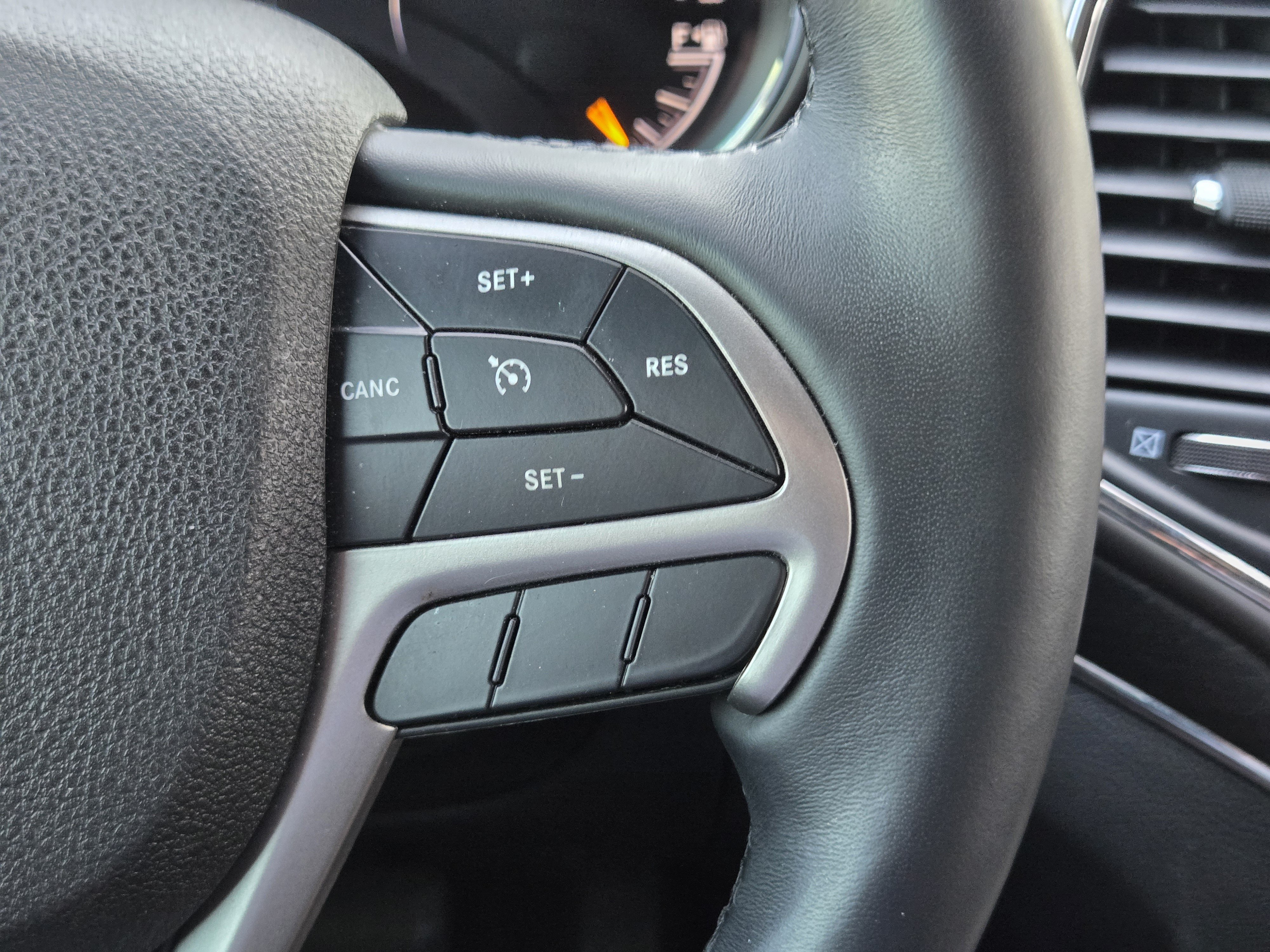 Used 2018 Granite Crystal Metallic Clear Coat Jeep Limited image 27