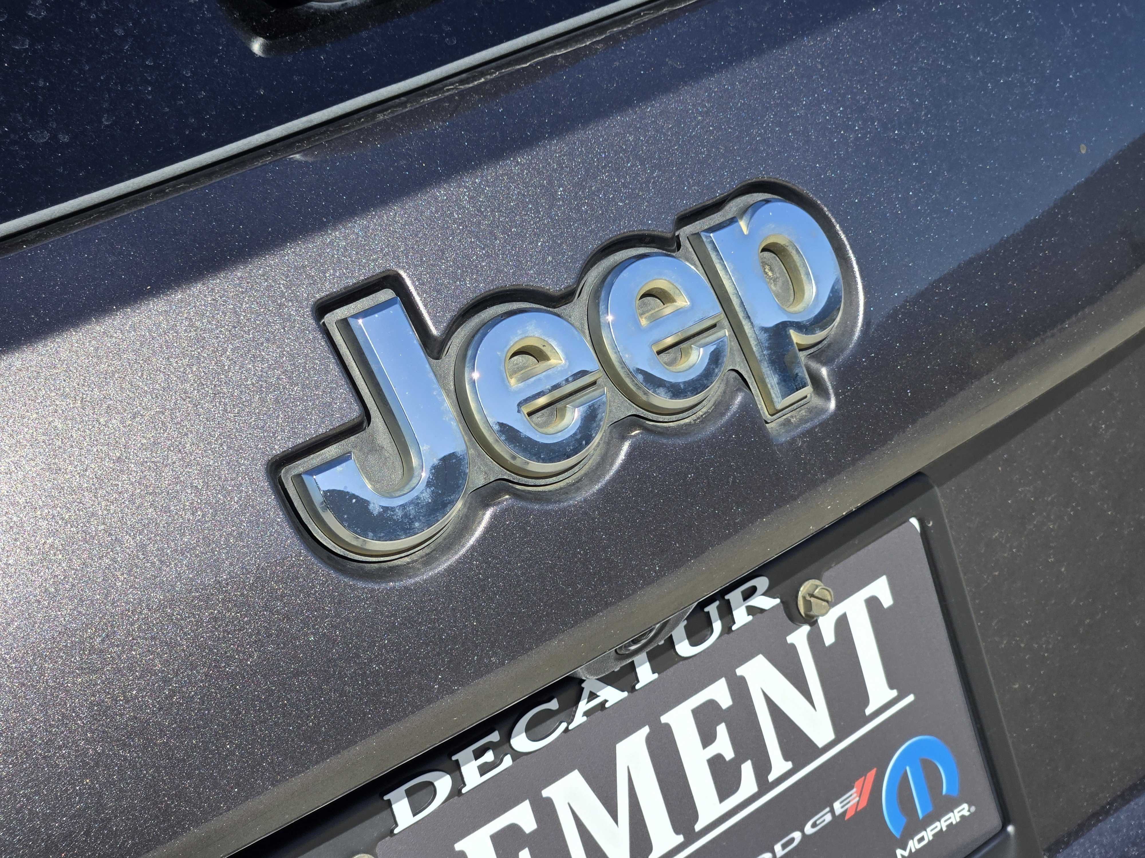 Used 2018 Granite Crystal Metallic Clear Coat Jeep Limited image 13
