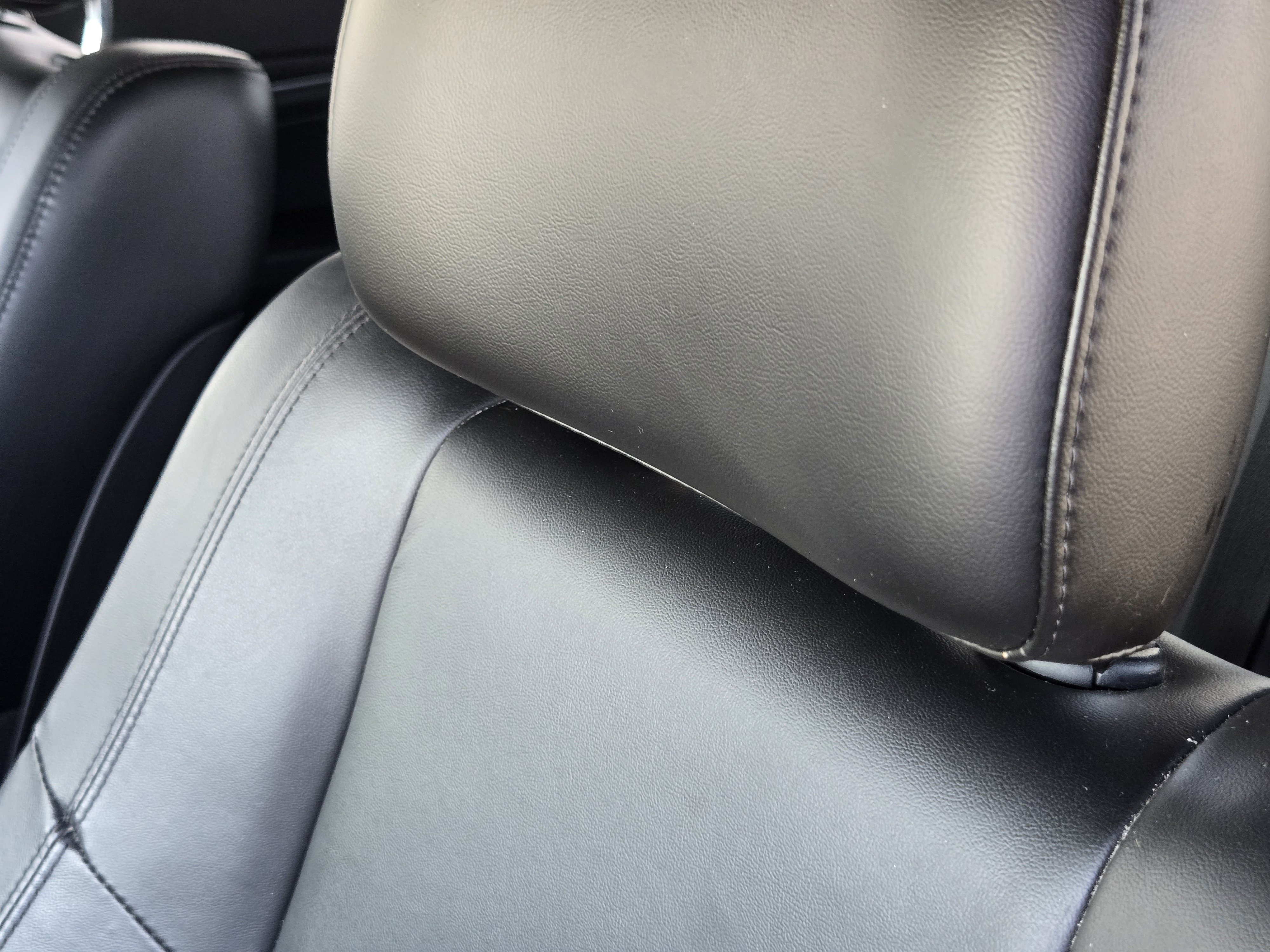 Used 2018 Granite Crystal Metallic Clear Coat Jeep Limited image 17
