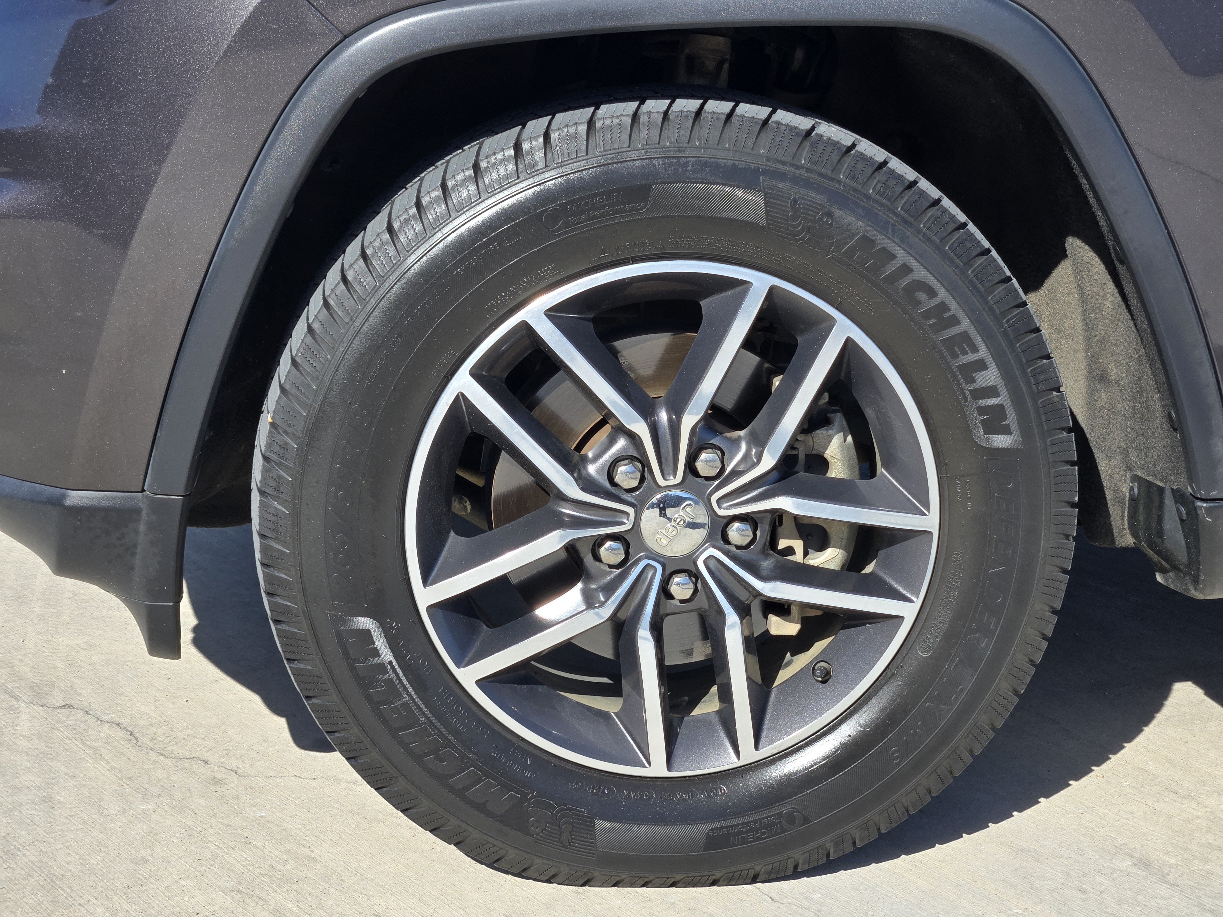 Used 2018 Granite Crystal Metallic Clear Coat Jeep Limited image 14