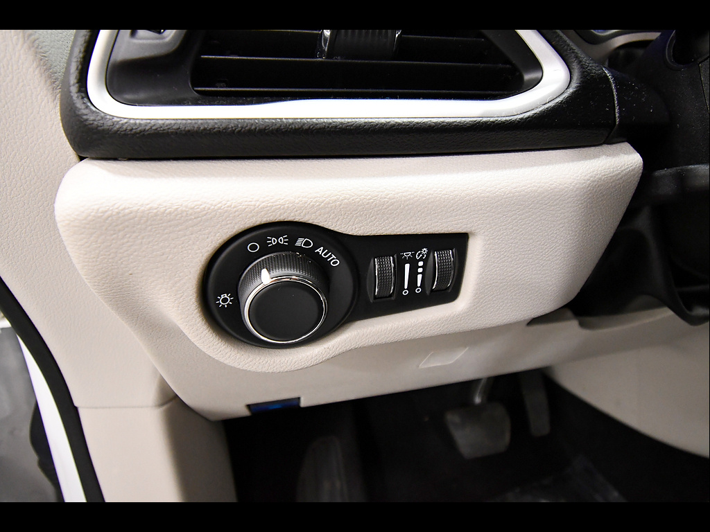 Used 2024 Chrysler Voyager Van