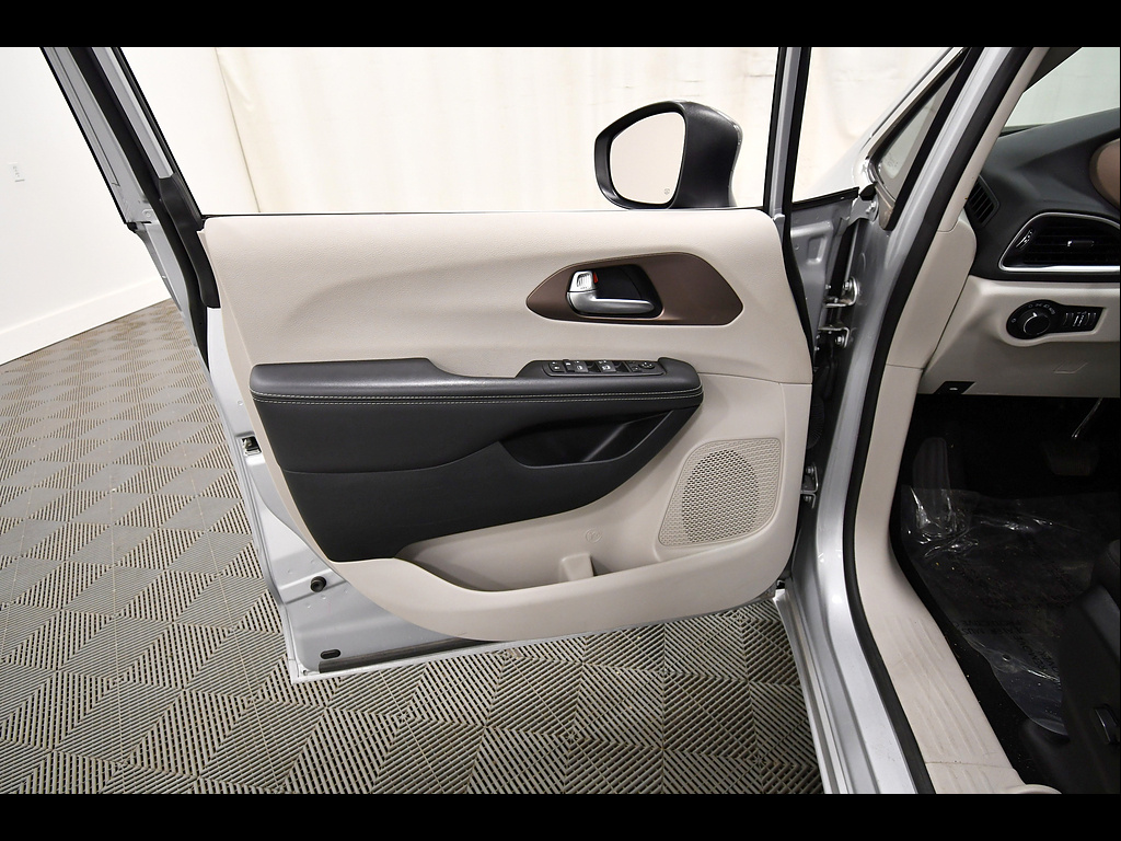 Used 2024 Chrysler Voyager Van