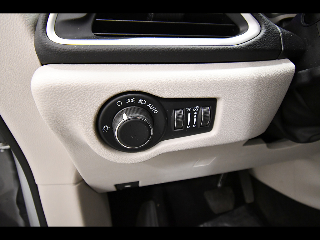 Used 2024 Chrysler Voyager Van