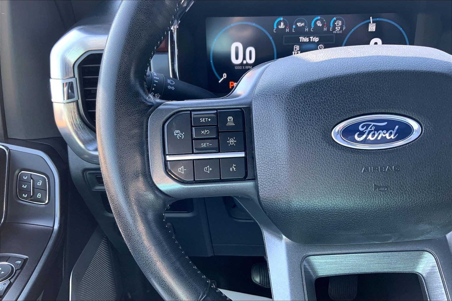2023 Ford F-150 photo 18 of 33