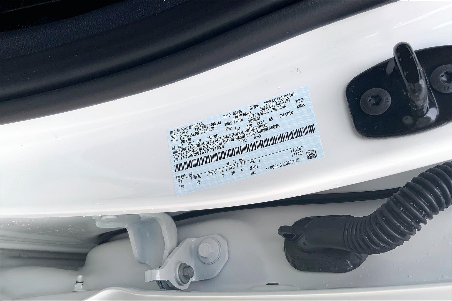 2026 Ford Super Duty F-250 SRW LARIAT Star White Metallic Tri-Coat at Lufkin Ford