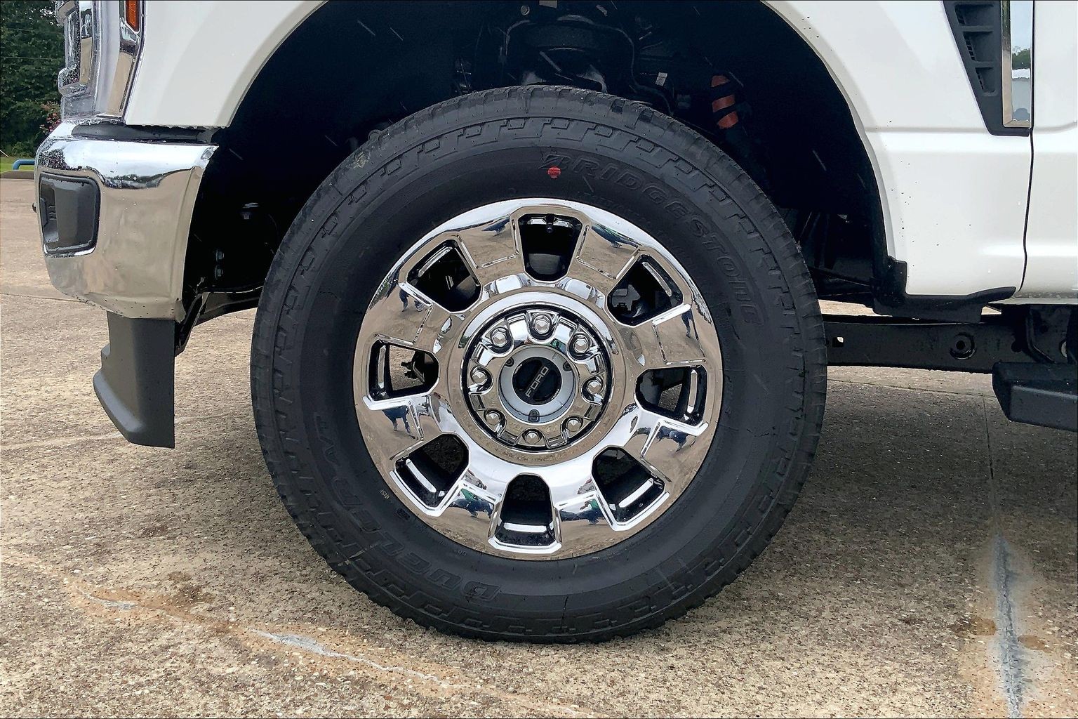 2026 Ford Super Duty F-250 SRW LARIAT Star White Metallic Tri-Coat at Lufkin Ford