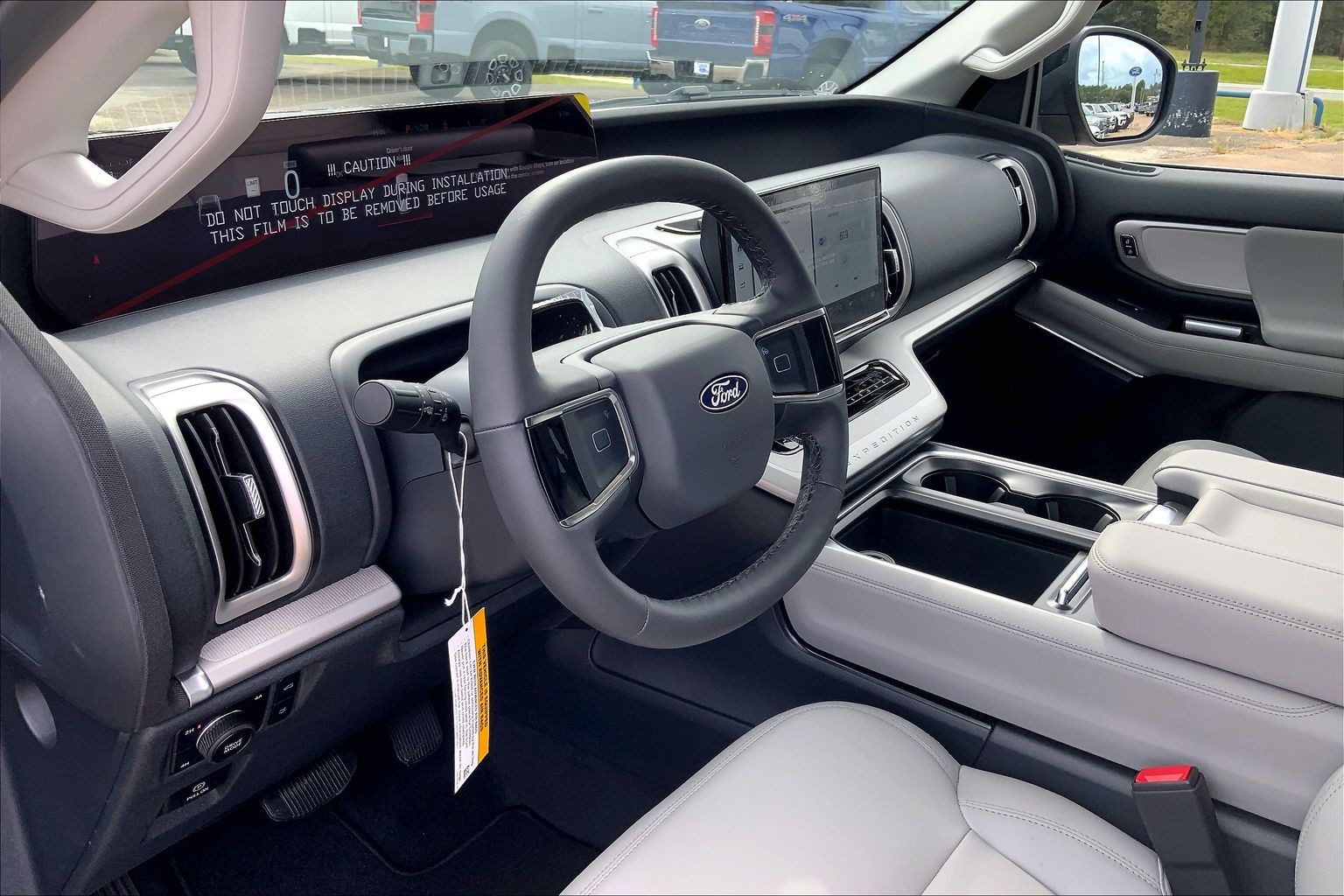 2027 Ford Expedition photo 8 of 13