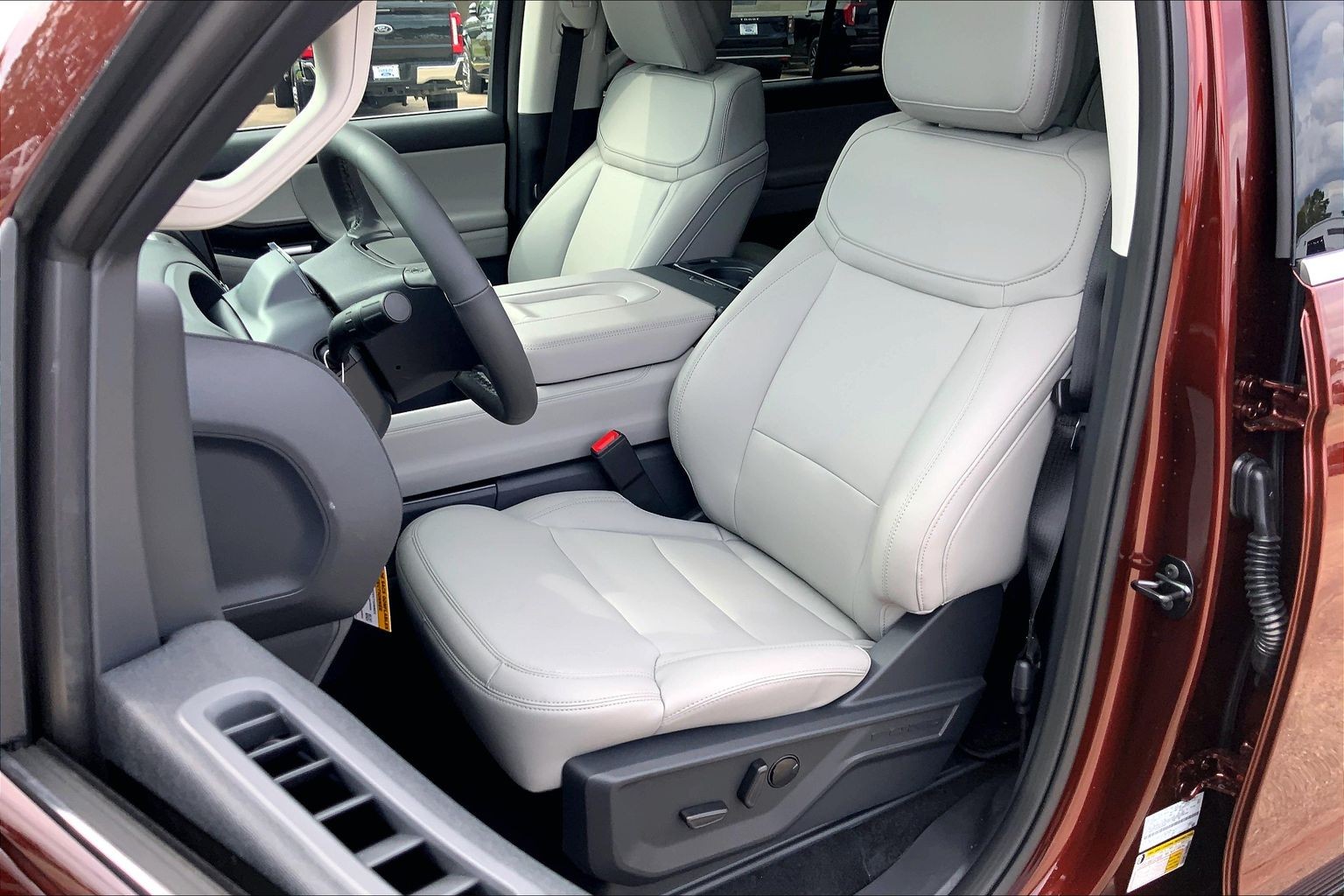 2027 Ford Expedition photo 9 of 13