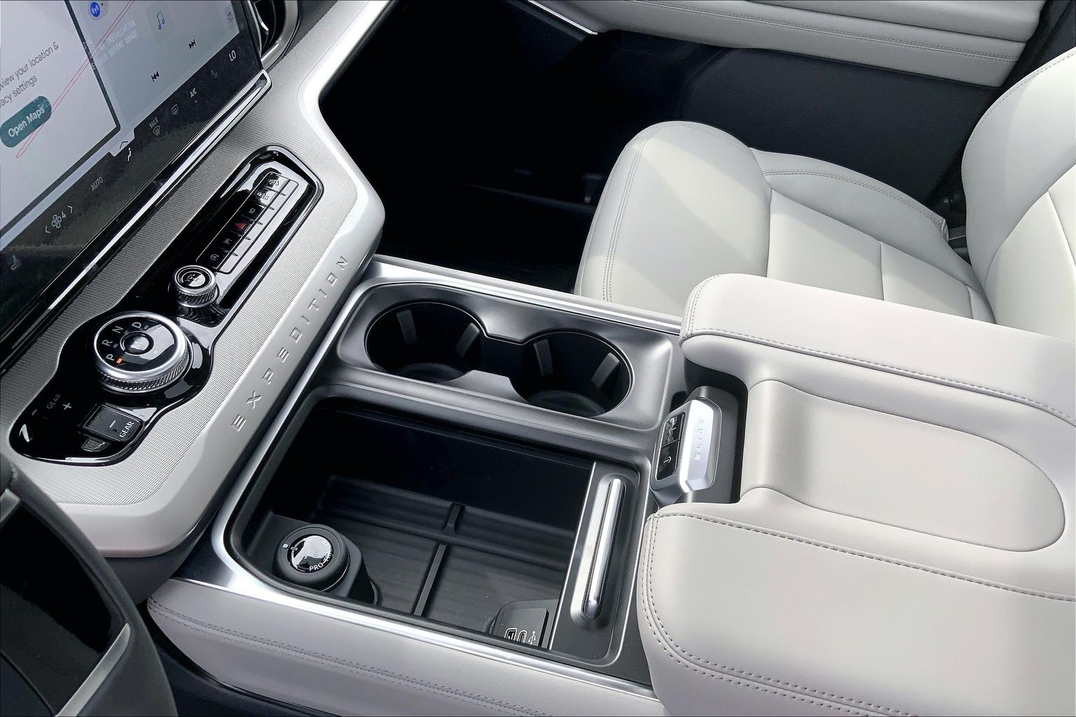 2027 Ford Expedition photo 7 of 13