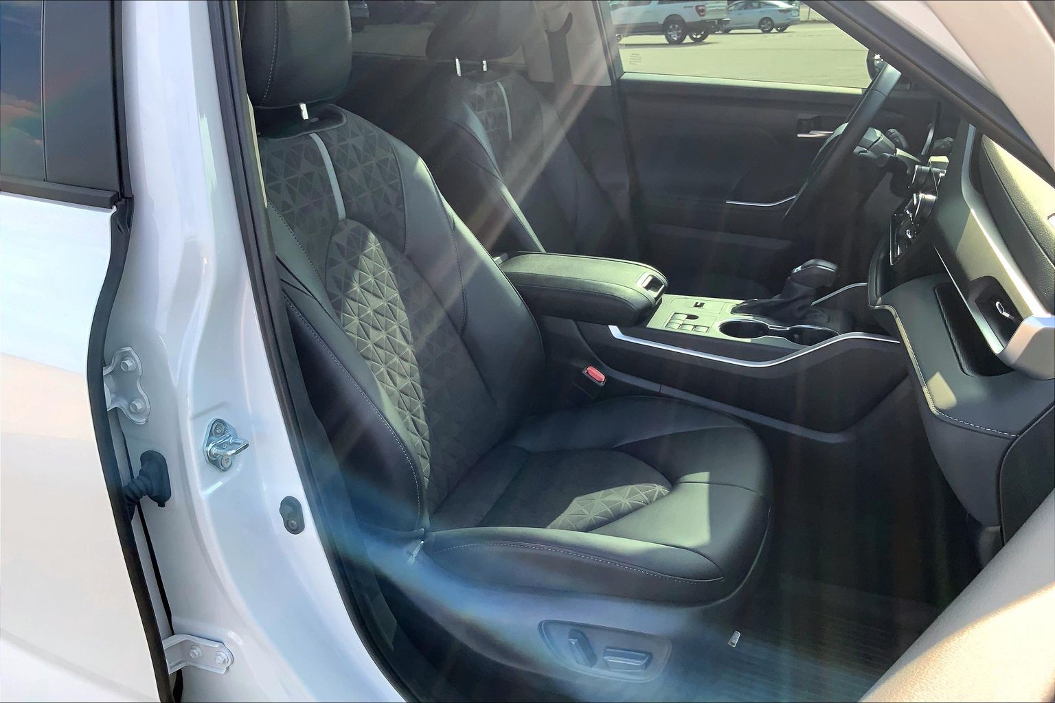 2025 Toyota Highlander XLE Nightshade - 6