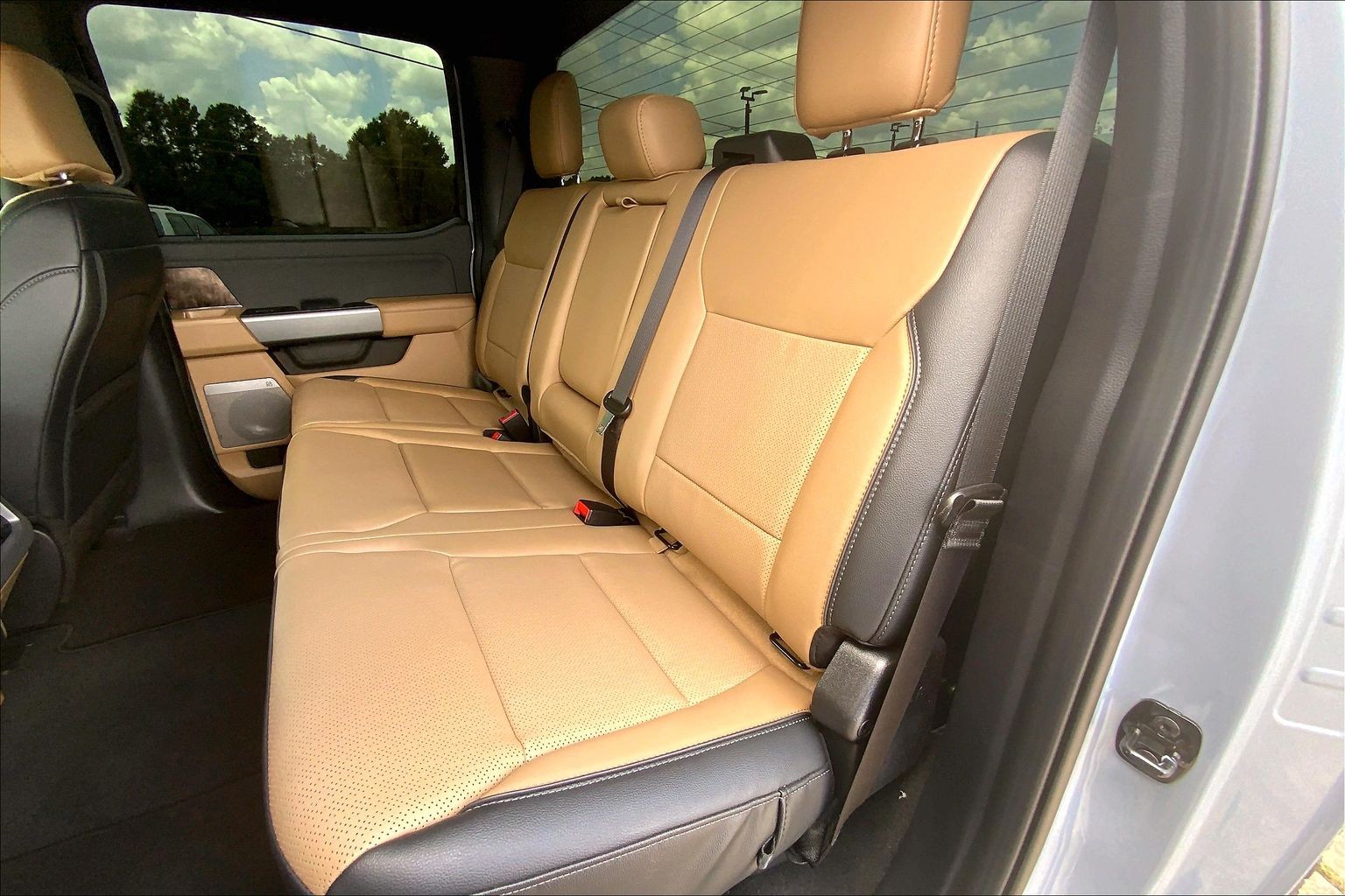2026 Ford Super Duty F-350 SRW LARIAT Glacier Gray Metallic Tri-Coat at Lufkin Ford