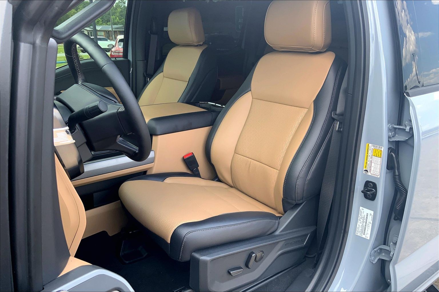 2026 Ford Super Duty F-350 SRW LARIAT Glacier Gray Metallic Tri-Coat at Lufkin Ford