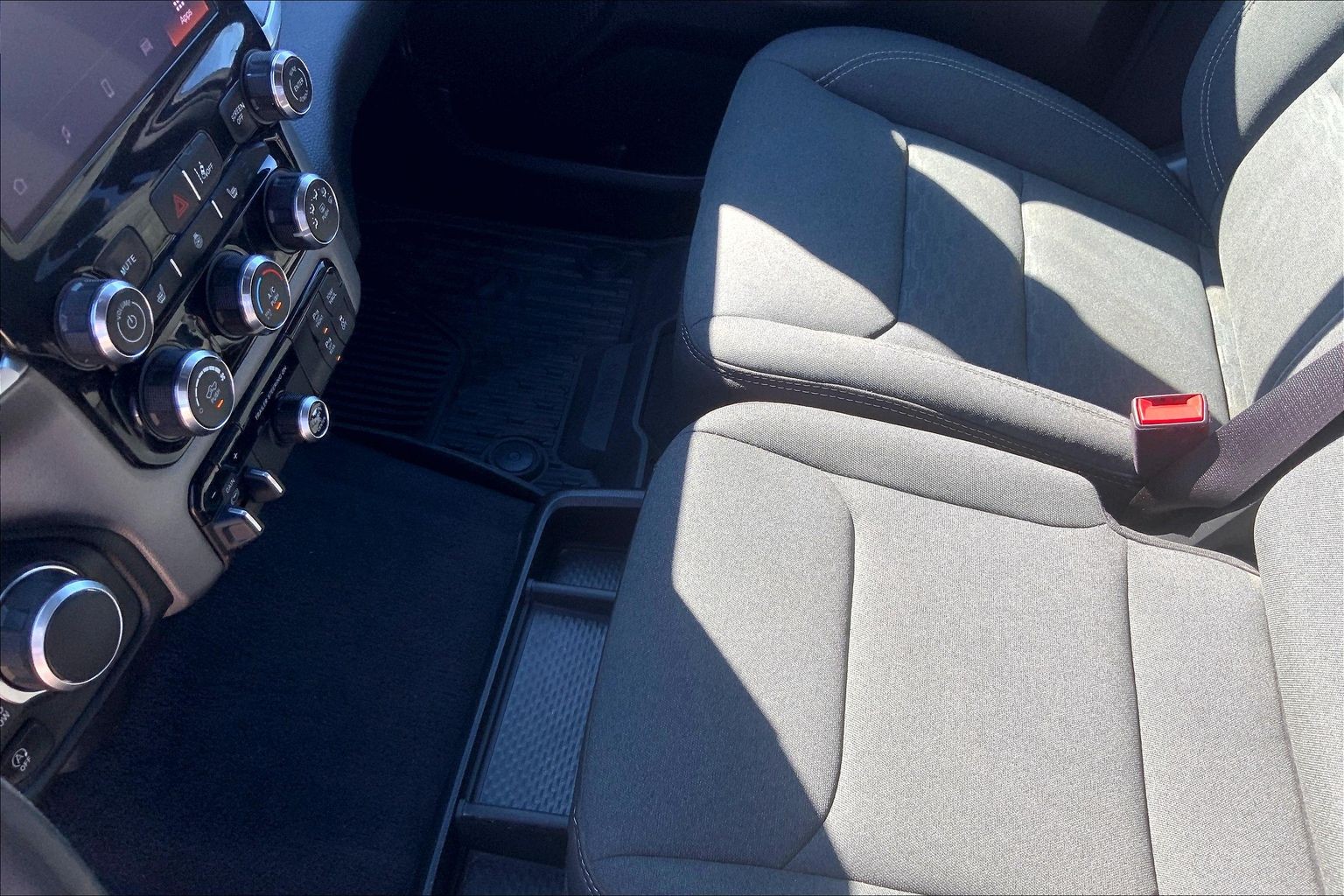 2025 Ram 1500 photo 17 of 33