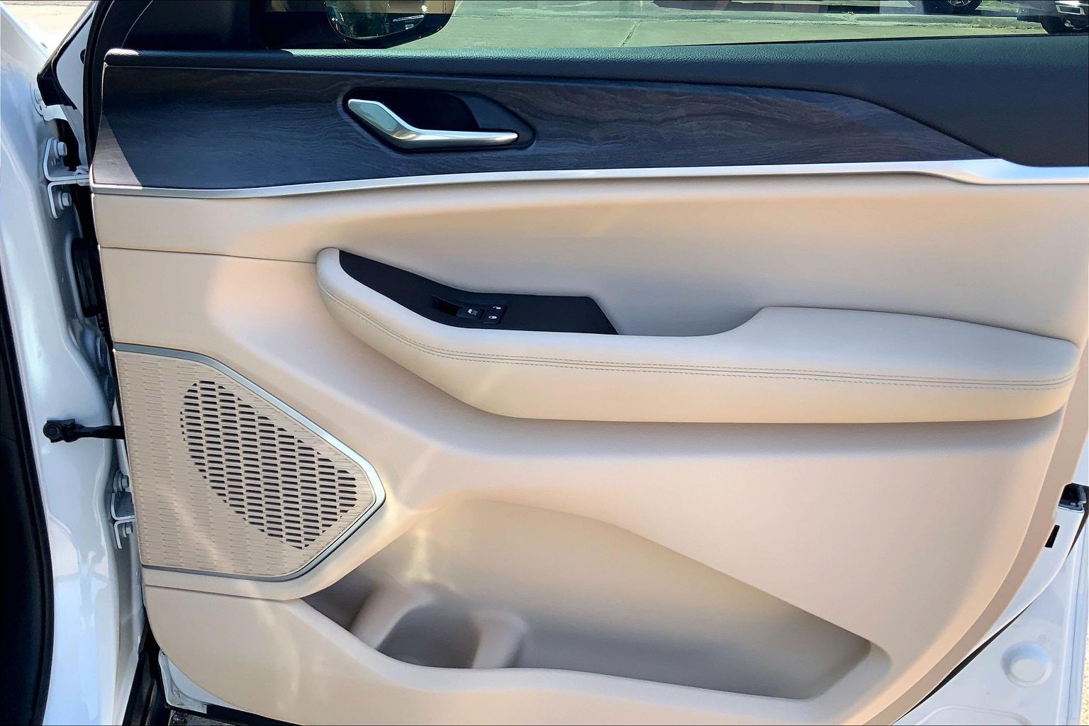 2026 Jeep Grand Cherokee L photo 24 of 34