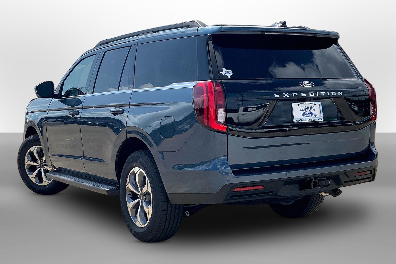 2027 Ford Expedition photo 3 of 13