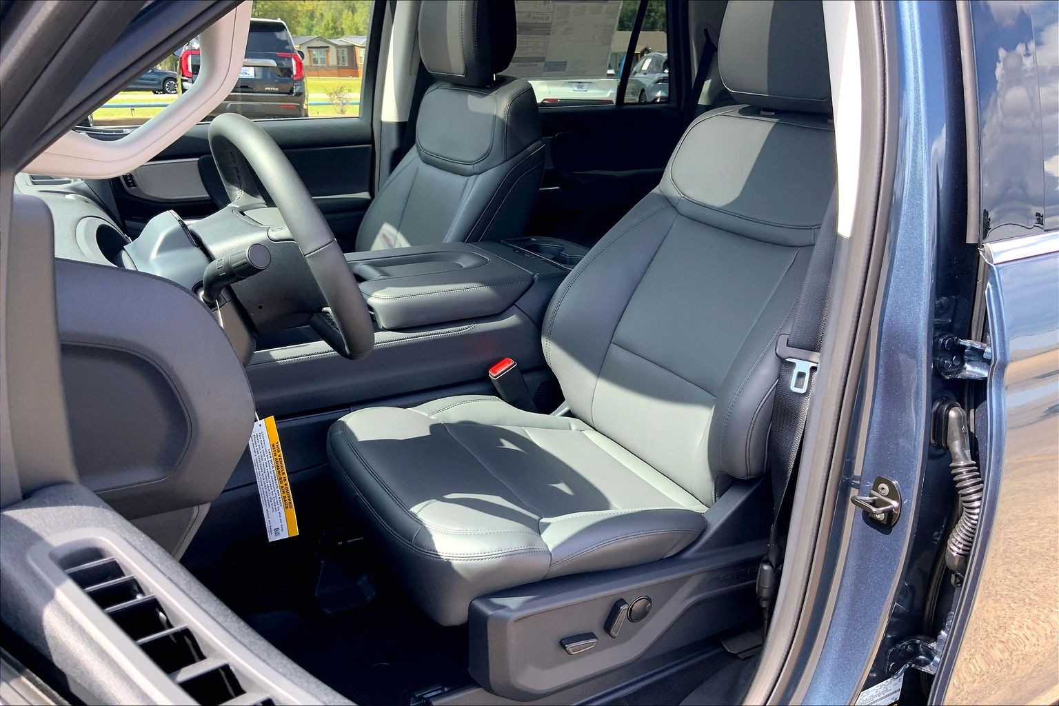 2027 Ford Expedition photo 9 of 13
