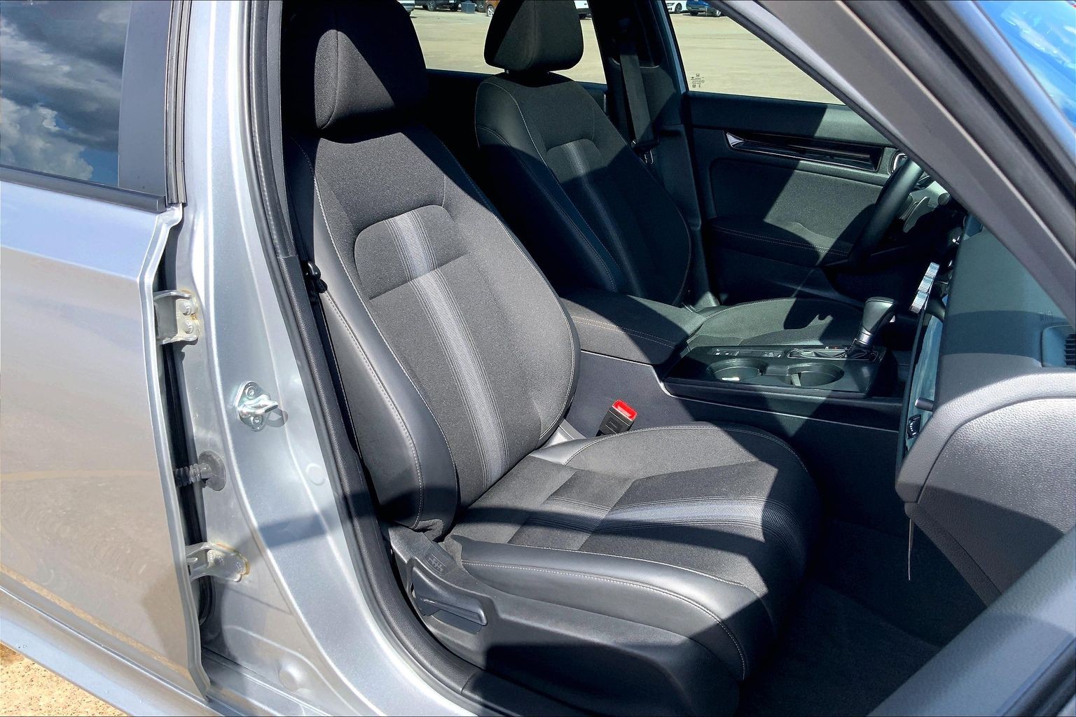 2025 Honda Civic Sedan Hybrid photo 6 of 32