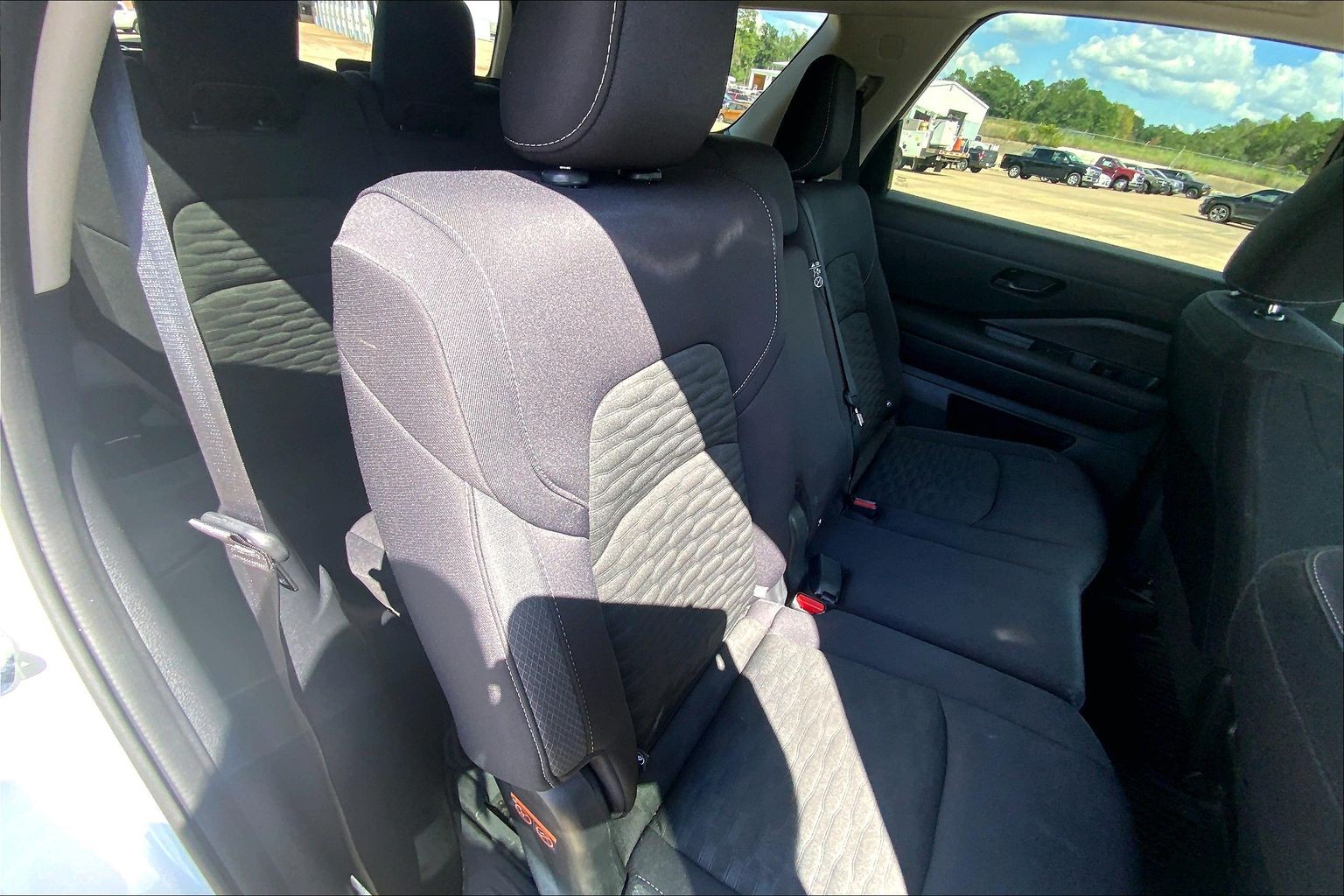 2024 Nissan Pathfinder photo 26 of 33