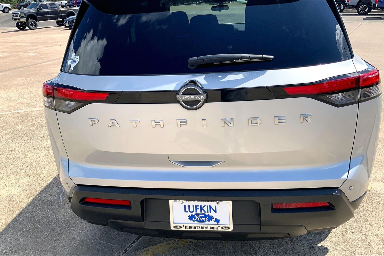 2024 Nissan Pathfinder photo 31 of 33