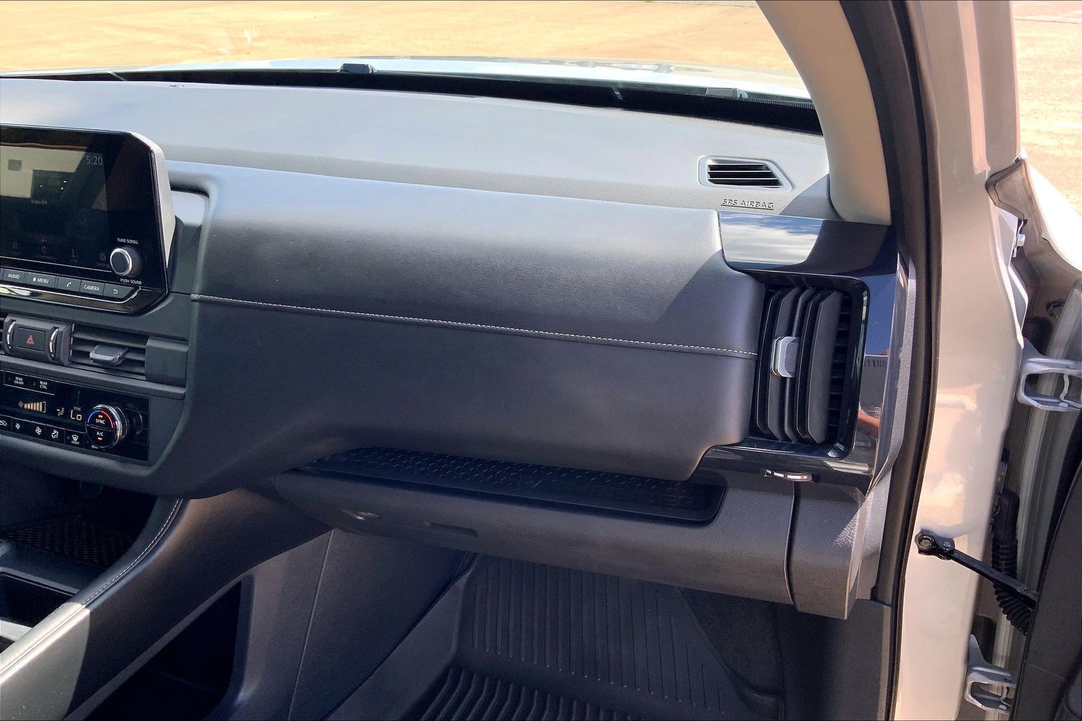 2024 Nissan Pathfinder photo 15 of 33