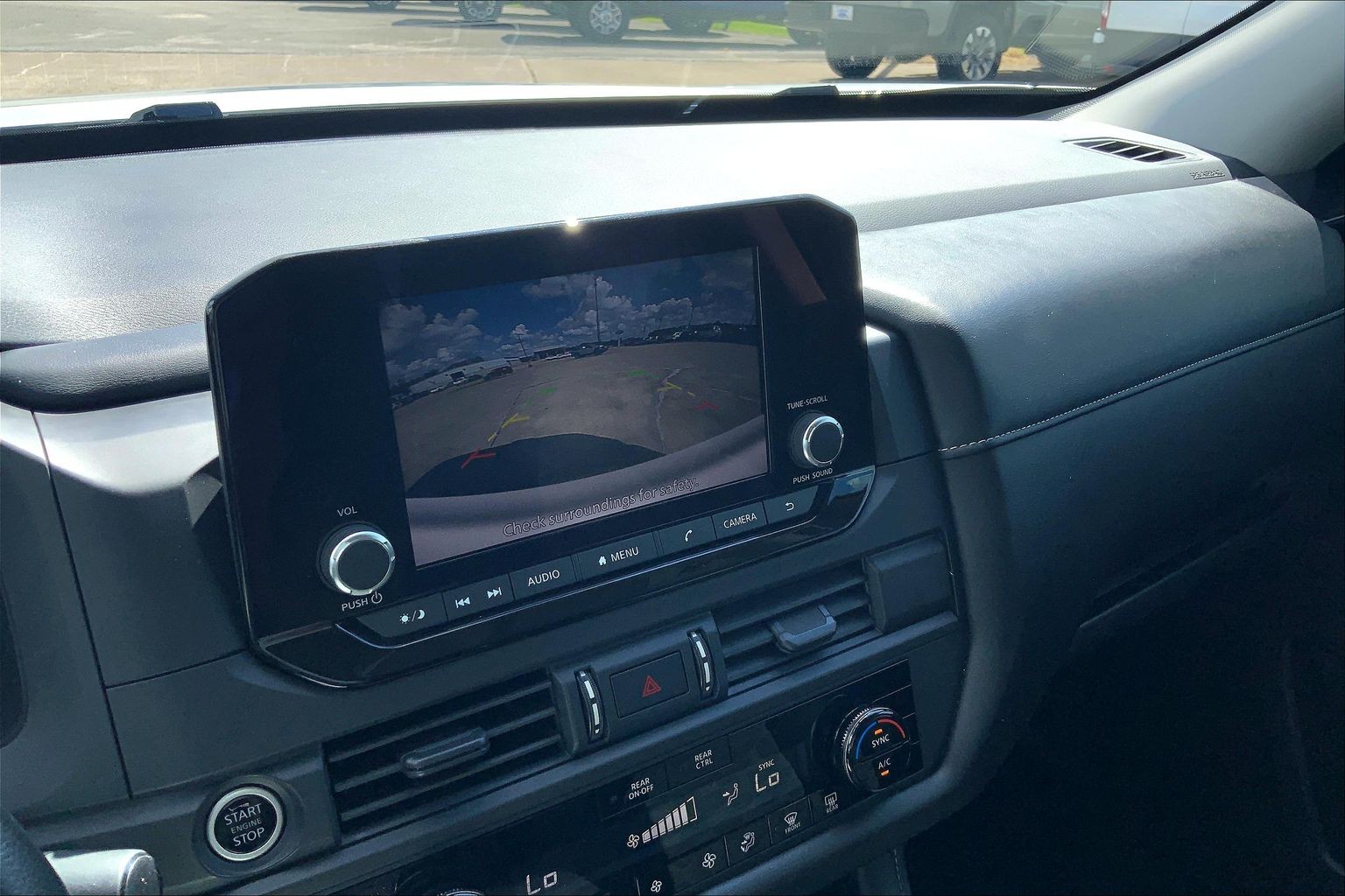 2024 Nissan Pathfinder photo 20 of 33