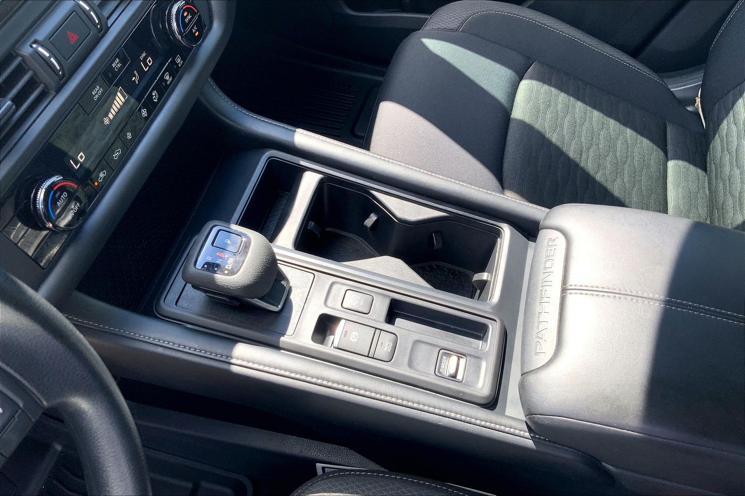 2024 Nissan Pathfinder photo 16 of 33