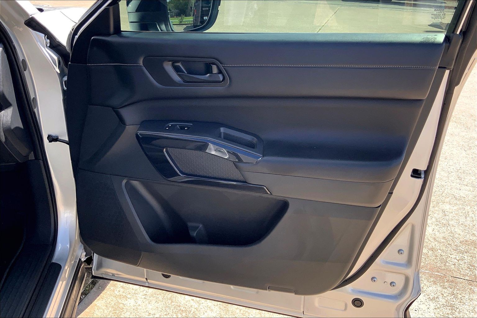 2024 Nissan Pathfinder photo 23 of 33