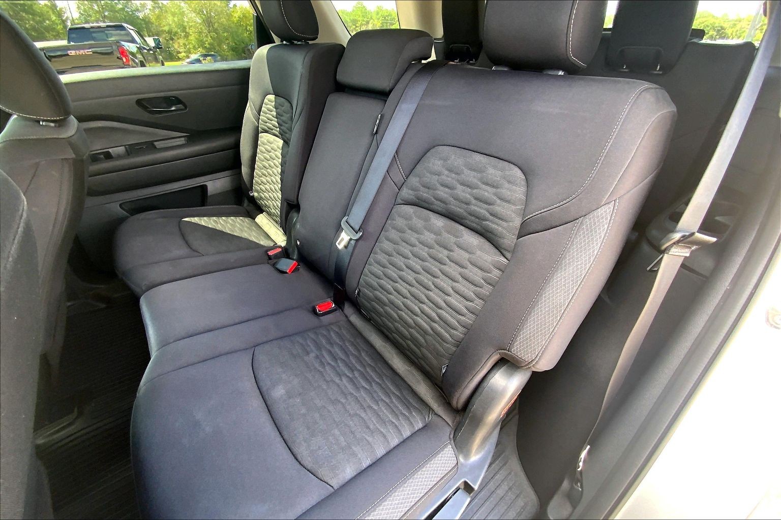 2024 Nissan Pathfinder photo 25 of 33
