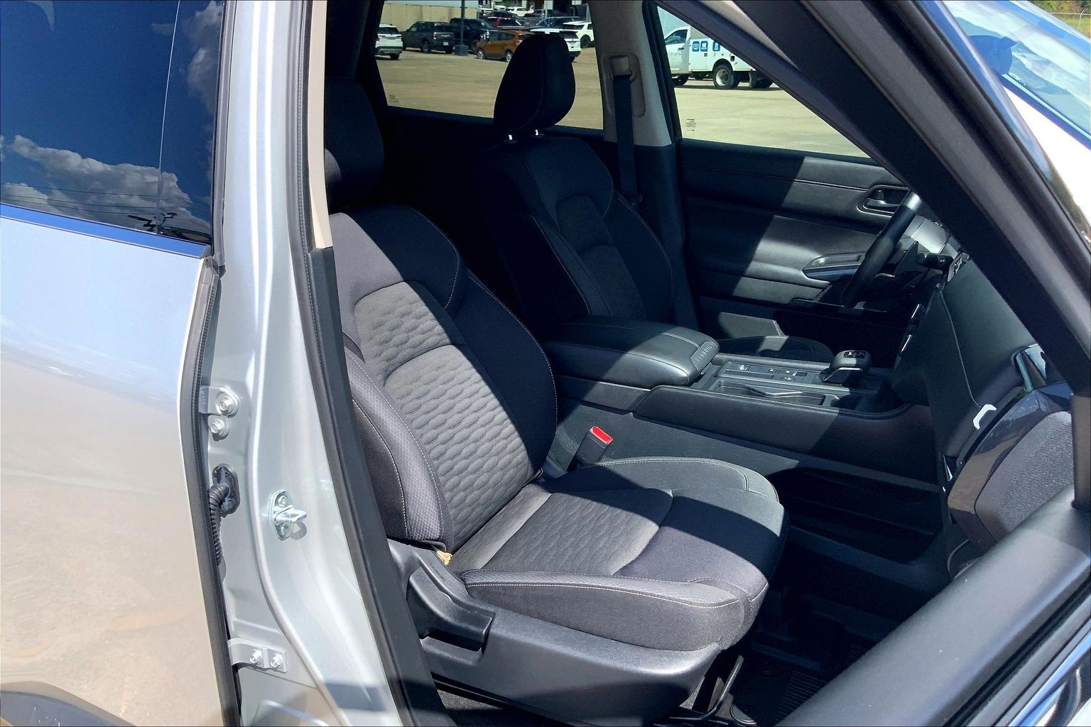2024 Nissan Pathfinder photo 6 of 33